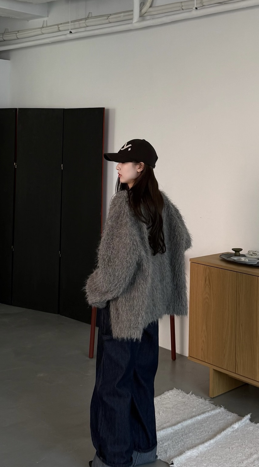 熱銷回歸款-小千金長毛排釦外套(白/灰)