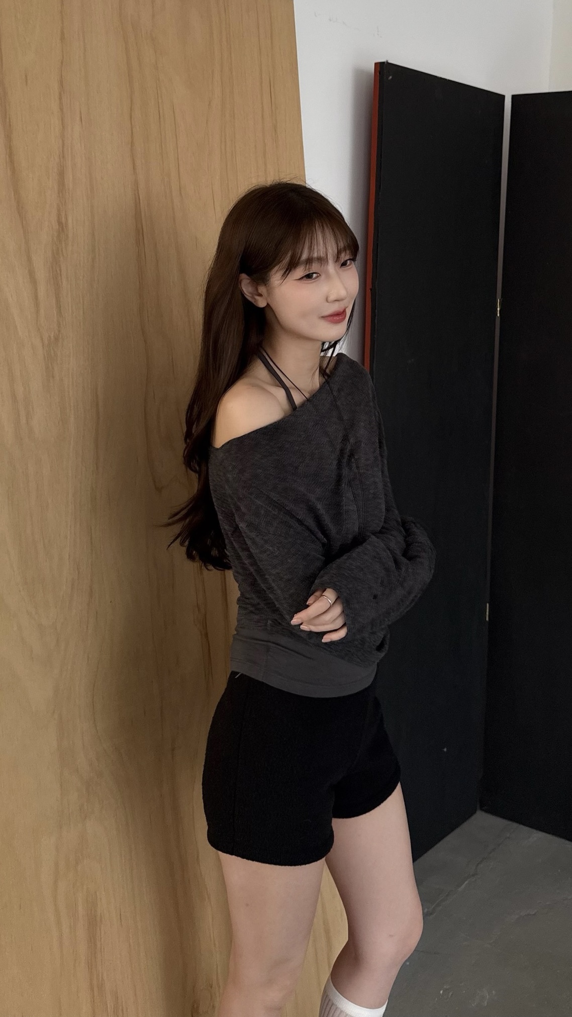 Nuna綁帶假兩件抓皺上衣(白/深灰)