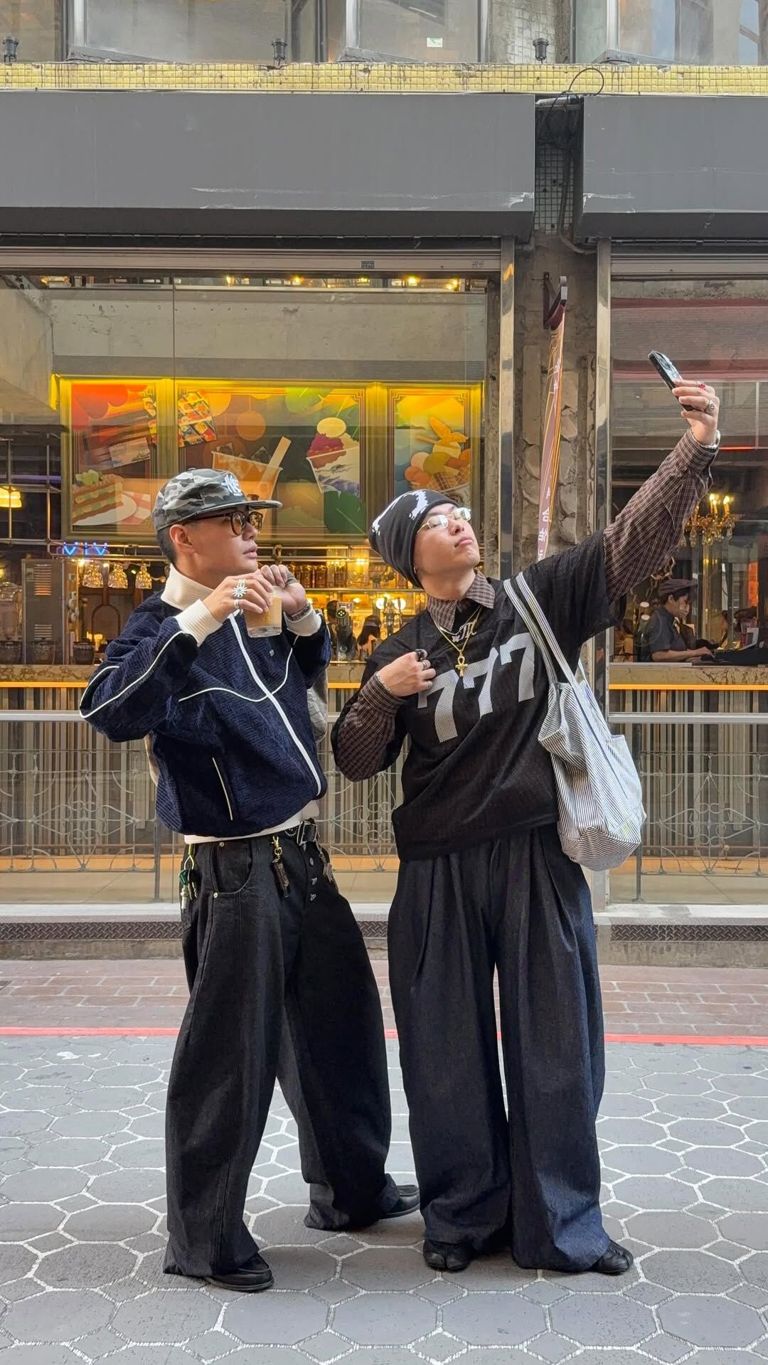 @johnnn_0610、@wu4tutu_ Beanie #oakley Pants #ZIPPER Pick Pendants #Howss