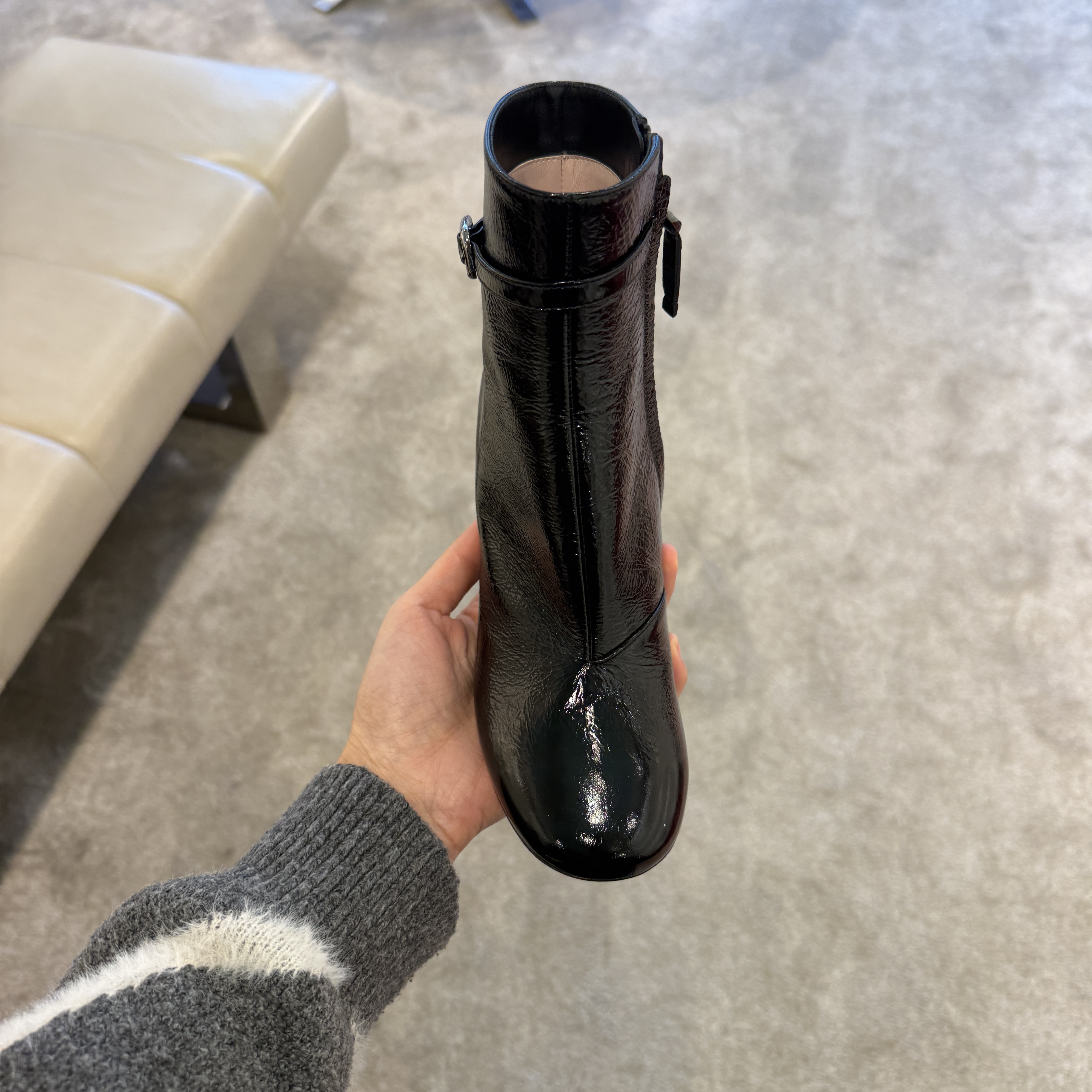 Roger Vivier RV Roundy Patent heels boots black