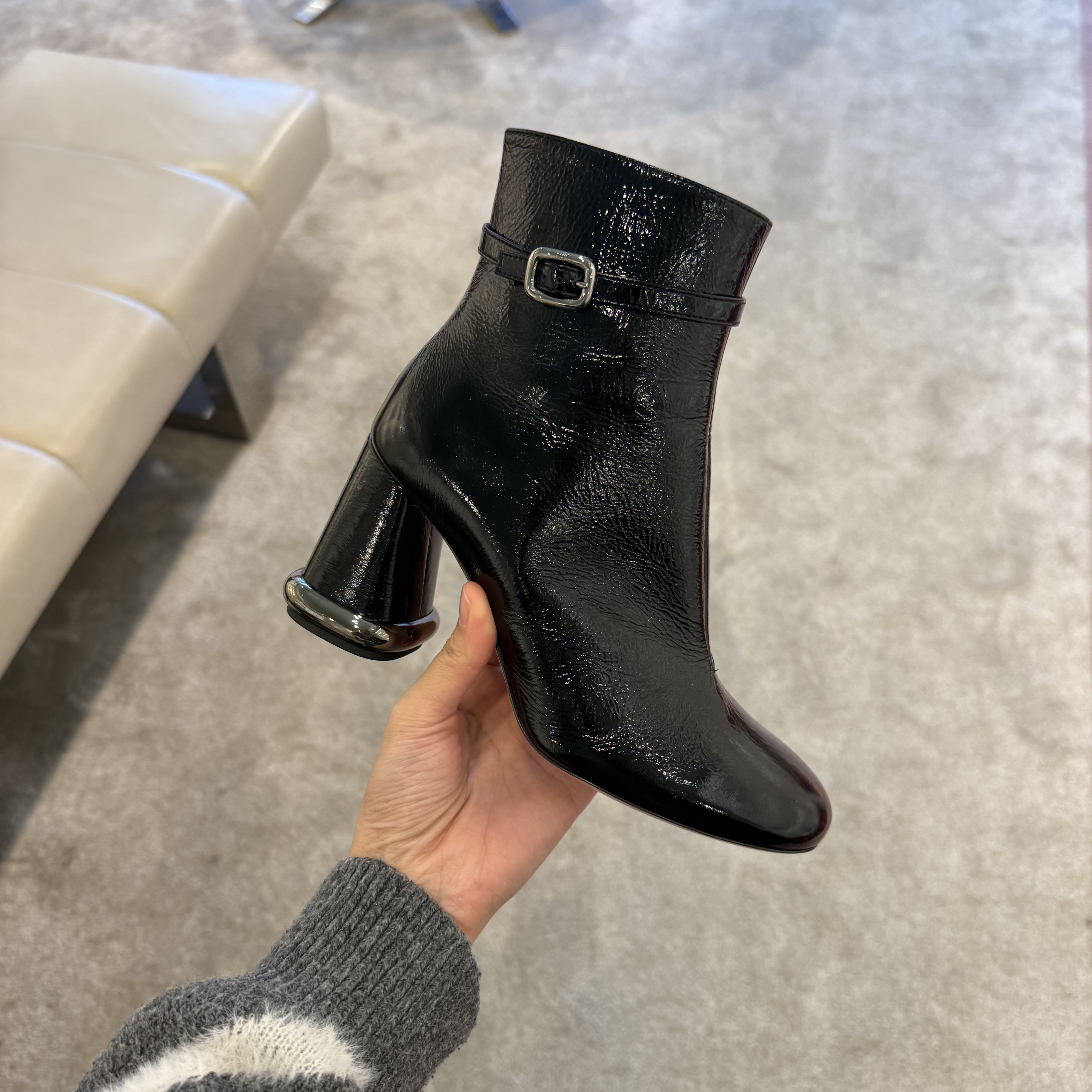 Roger Vivier RV Roundy Patent heels boots black