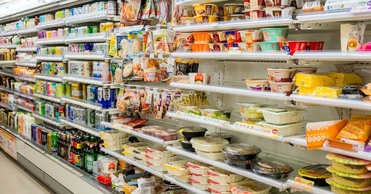 近年來便利商店對通勤族與學生族來說,有逐漸取代傳統台式早餐店的趨勢,選擇性上不輸傳統台式早餐店,分佈的比例更廣更方便,隨然便利商店是以包裝食品為主,但完整詳細的營養資訊是早餐店無法提供的,所以只要稍微花點心思並留意總熱量,一樣能組成一頓健康早餐。