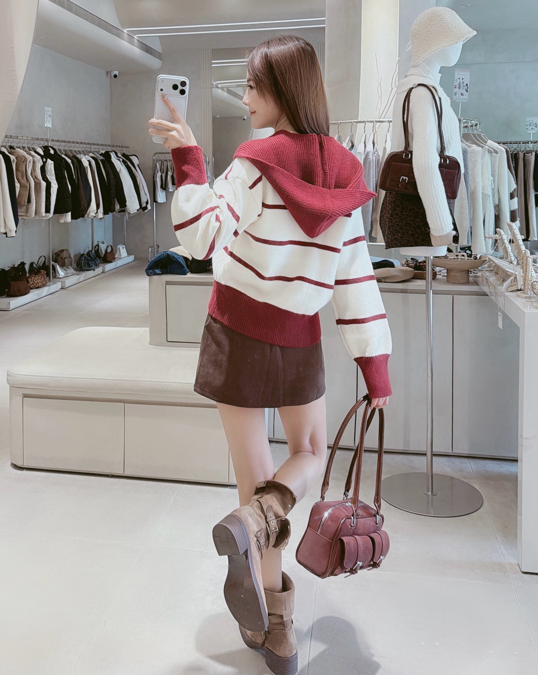 撞色細條針織衣+連帽披肩