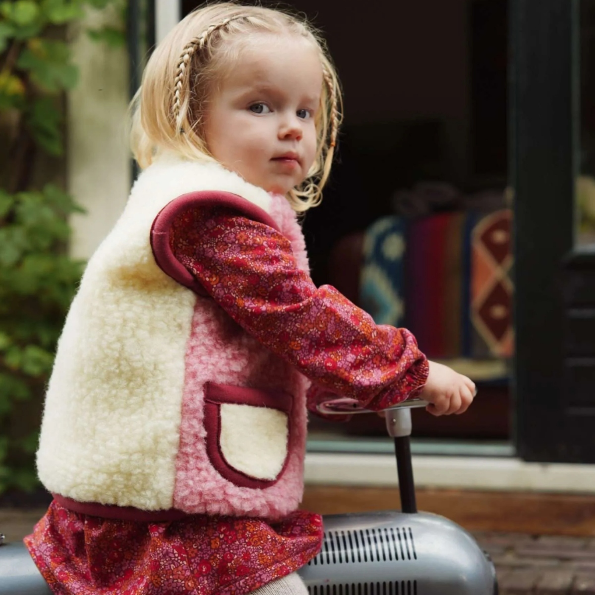 We Are Wovens 牛角扣羊毛背心 bodywarmer - Red Velvet