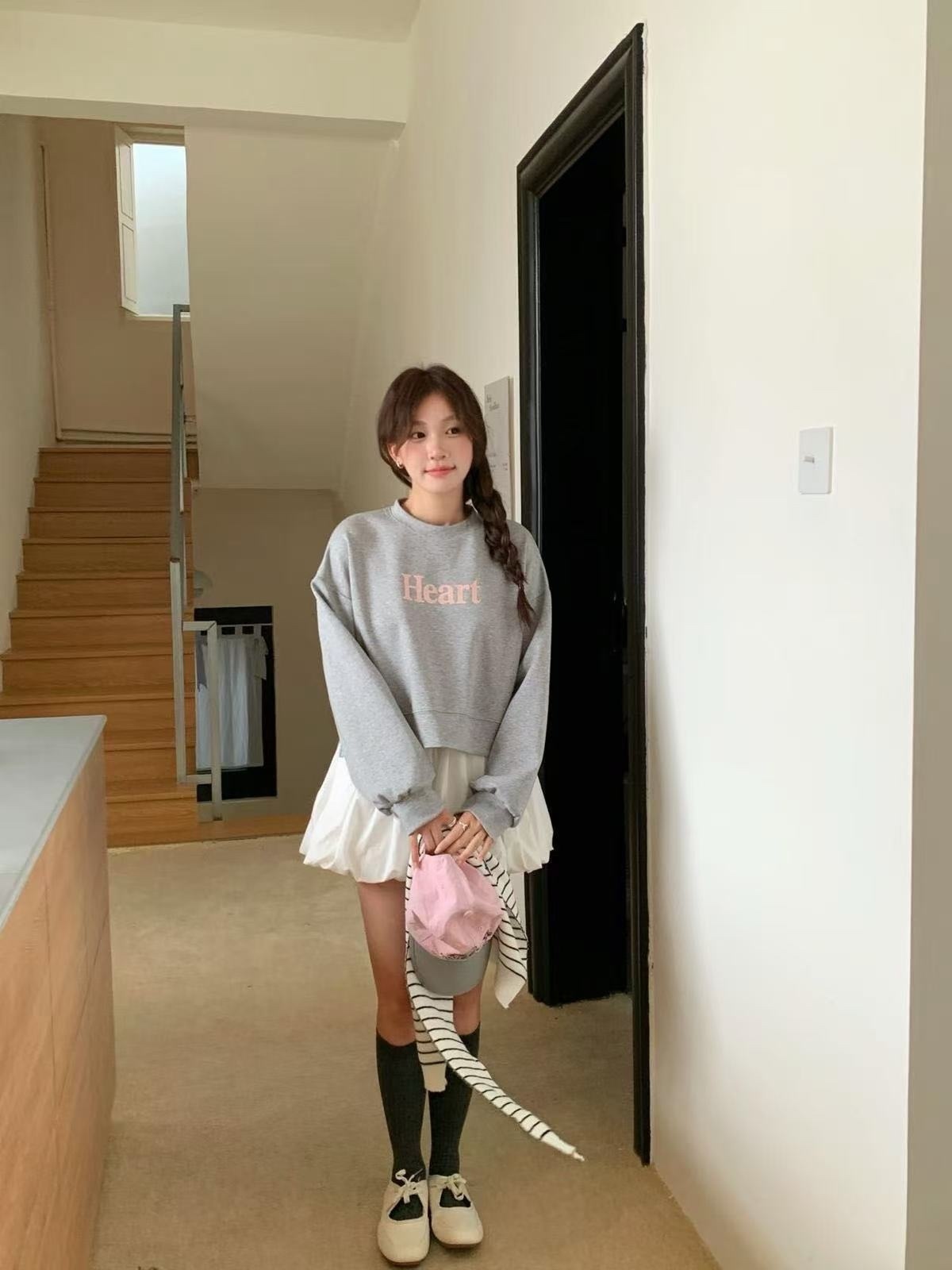 681 Heart簡約薄款大學T