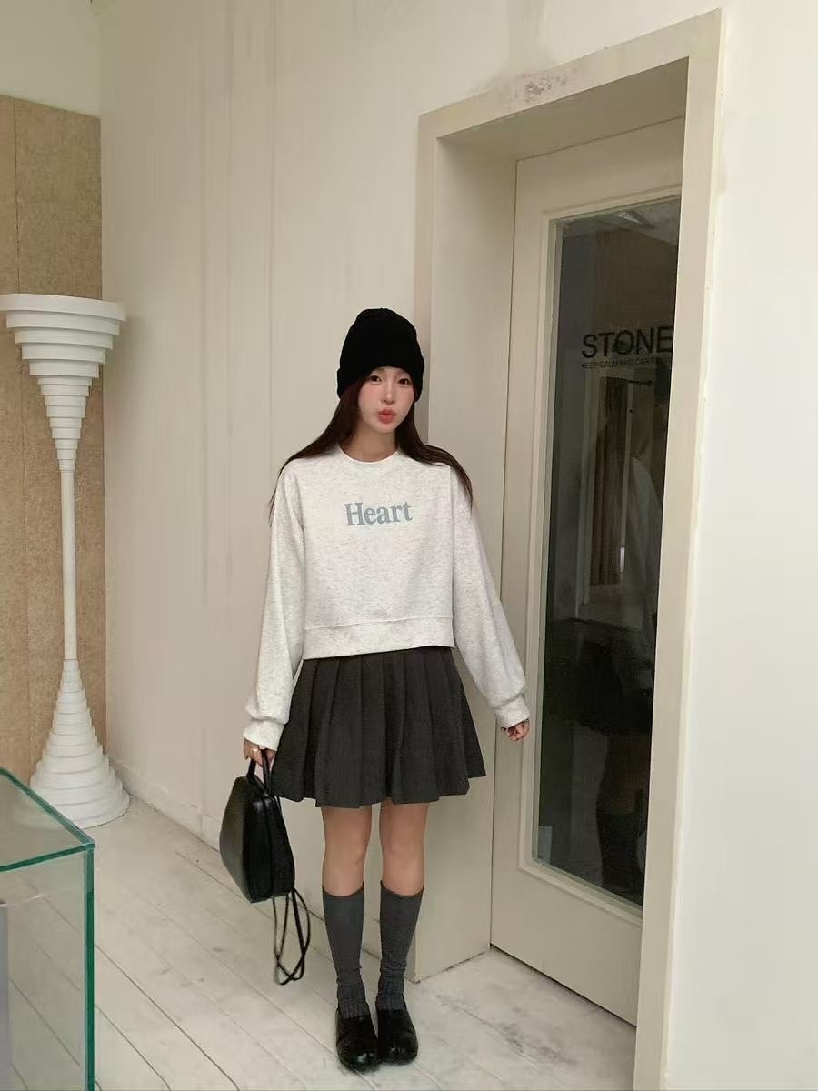 681 Heart簡約薄款大學T