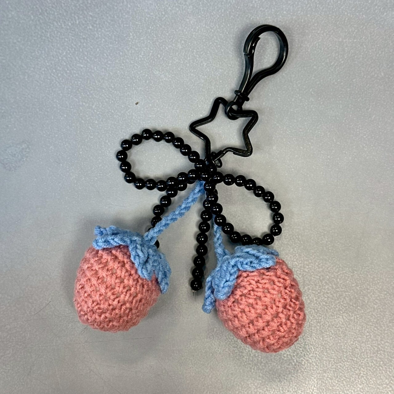 純手工編織草莓吊飾 - 藍/玫瑰粉 (A010004)