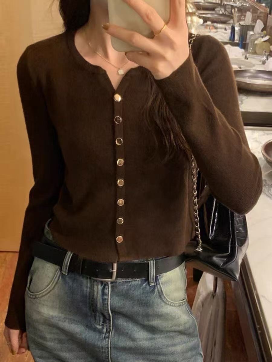 092 V領修身小金釦針織開衫
