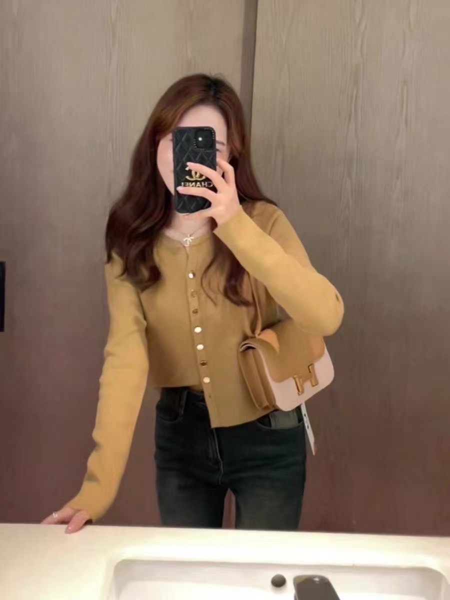 092 V領修身小金釦針織開衫