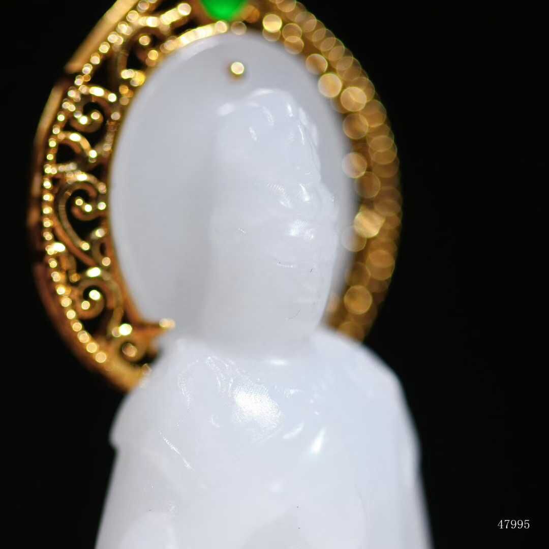 1023719 和田玉觀音素裹天華