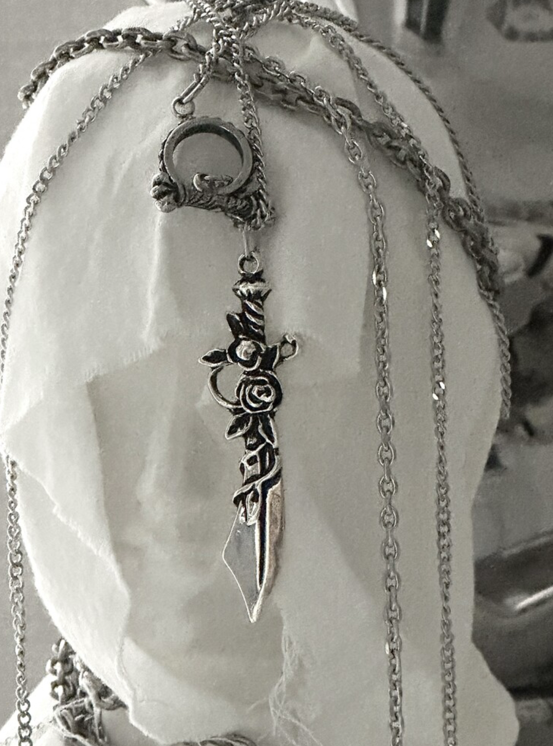 OFUSE - rose knife necklace