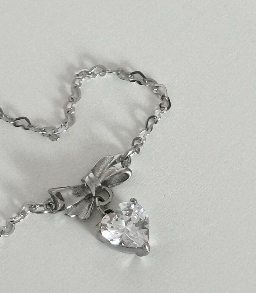 OFUSE - 24 winter - cubic heart necklace