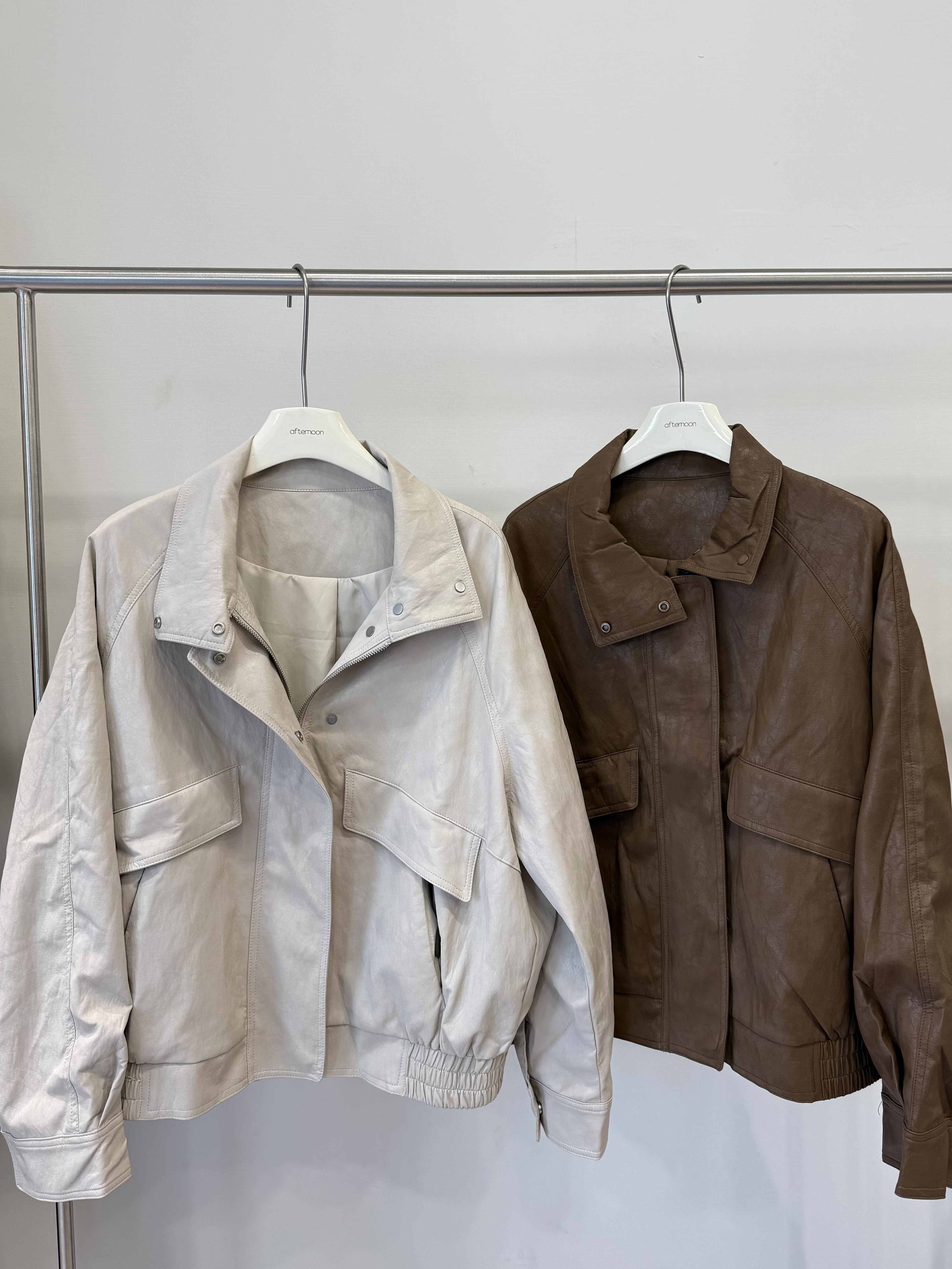 2327 大口袋造型皮革外套