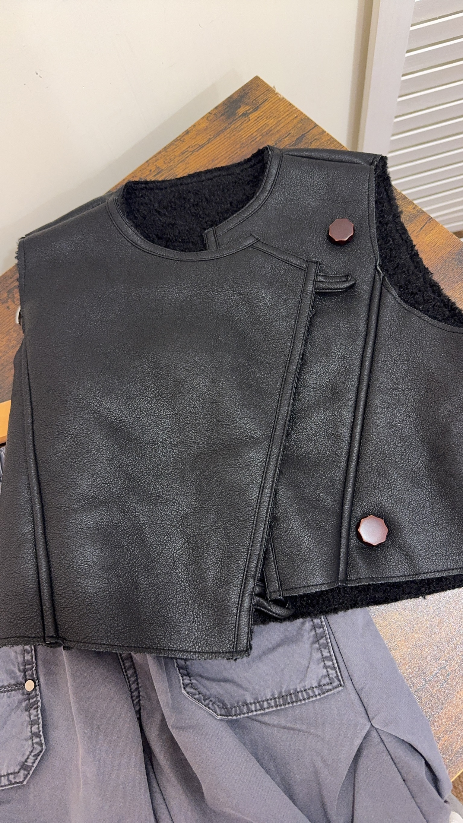 53353皮革刷毛背心e40