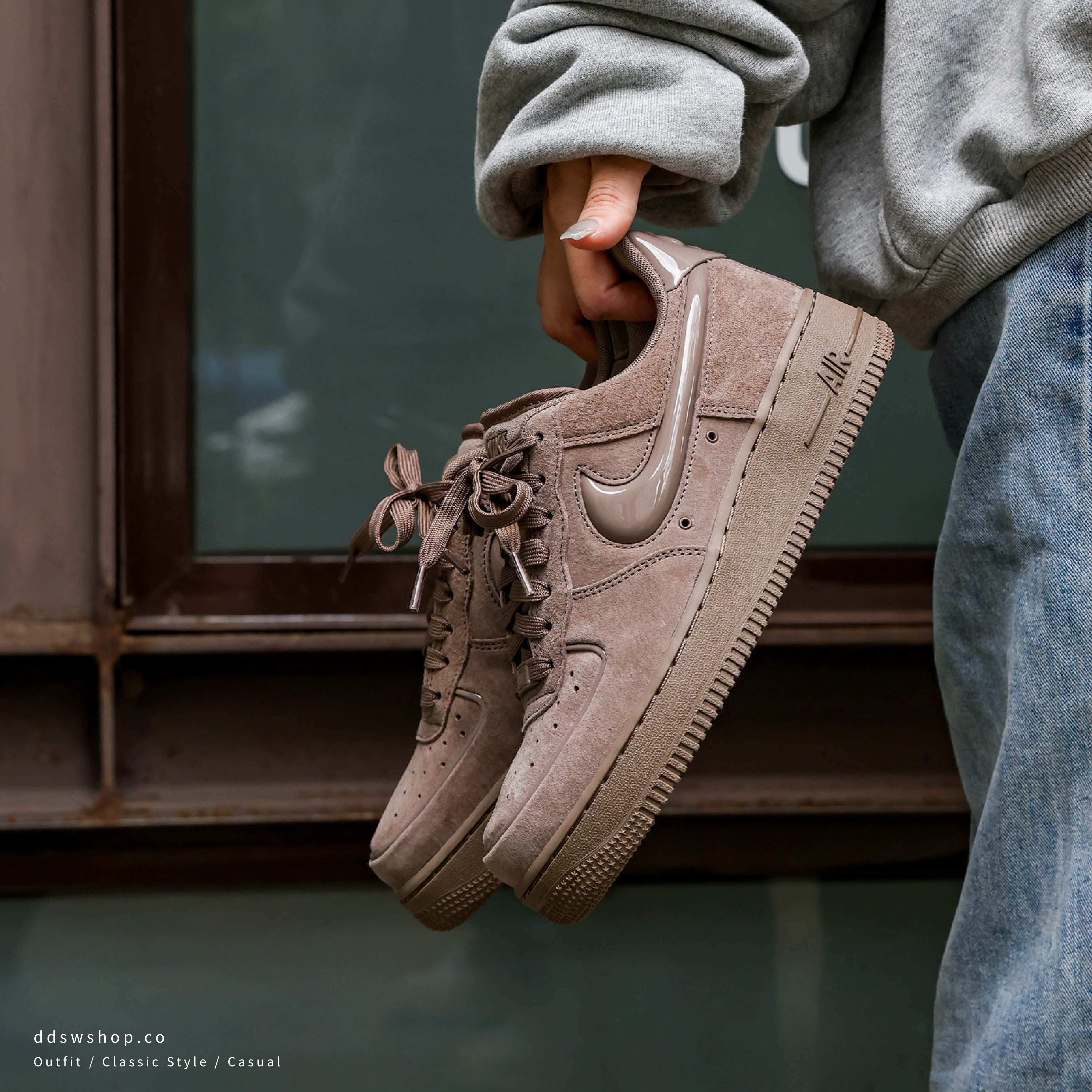 "代購" NIKE AIR FORCE 1 AF1 奶棕色 絨面 女鞋 HV4406-200