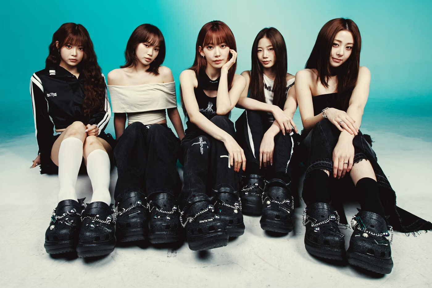 【Focus Store】預購 LE SSERAFIM x Crocs BAE CLOG "Black" 卡駱馳 聯名 洞洞鞋 212454-9DO