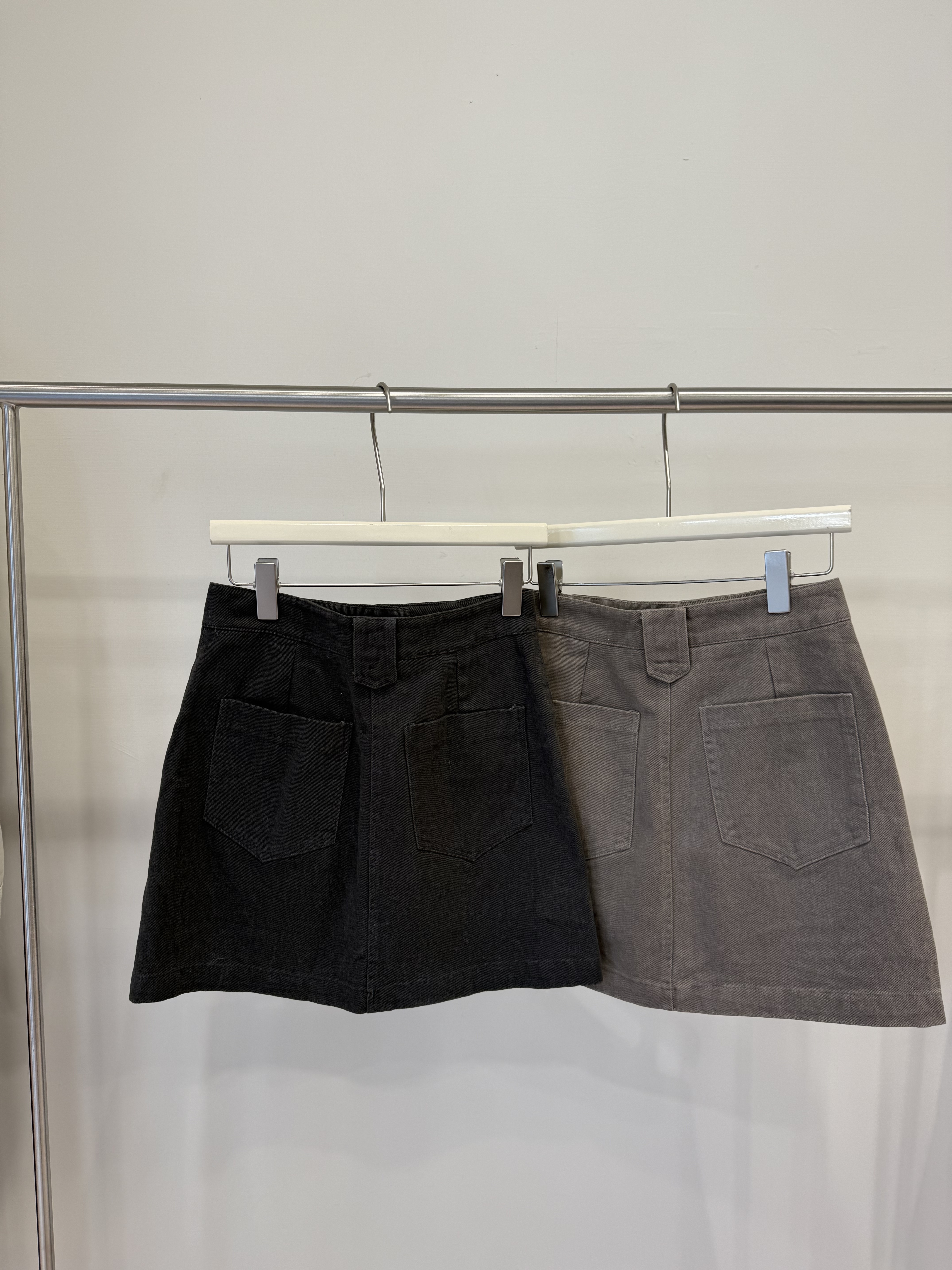 216 薄磨毛斜紋布短裙(內裡安全褲)