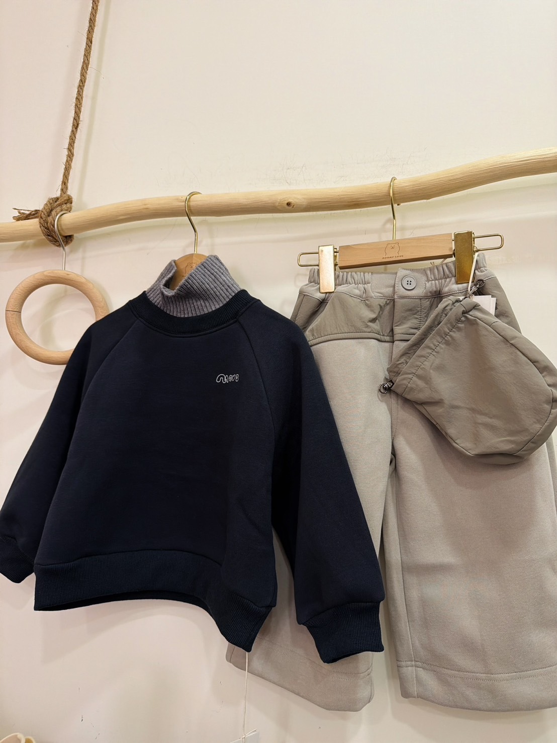 53022假兩件薄絨高領上衣e49