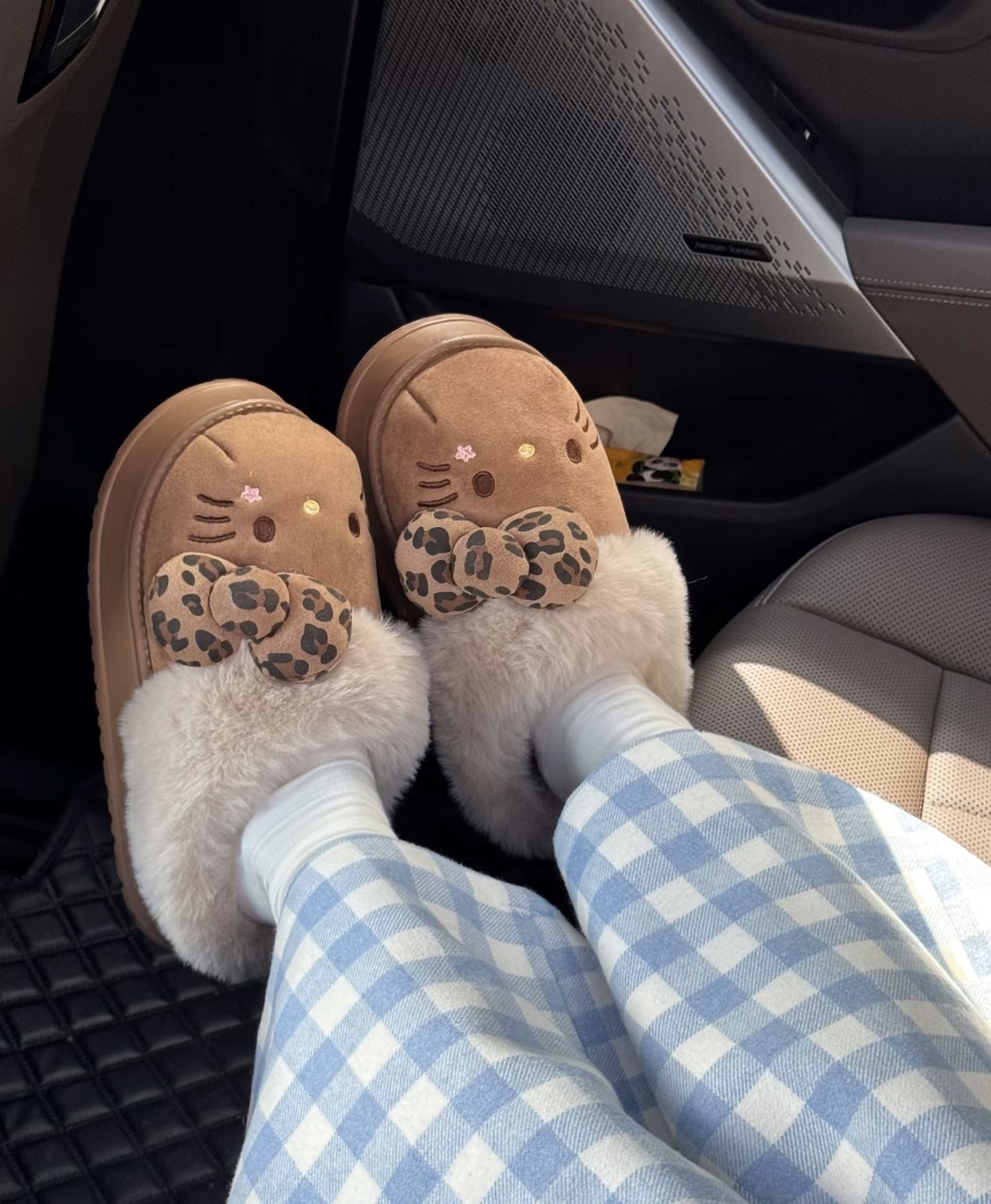 <正版授權!!> 三麗鷗 Hello Kitty 豹紋 蝴蝶結 保暖 室內 毛絨拖 2色