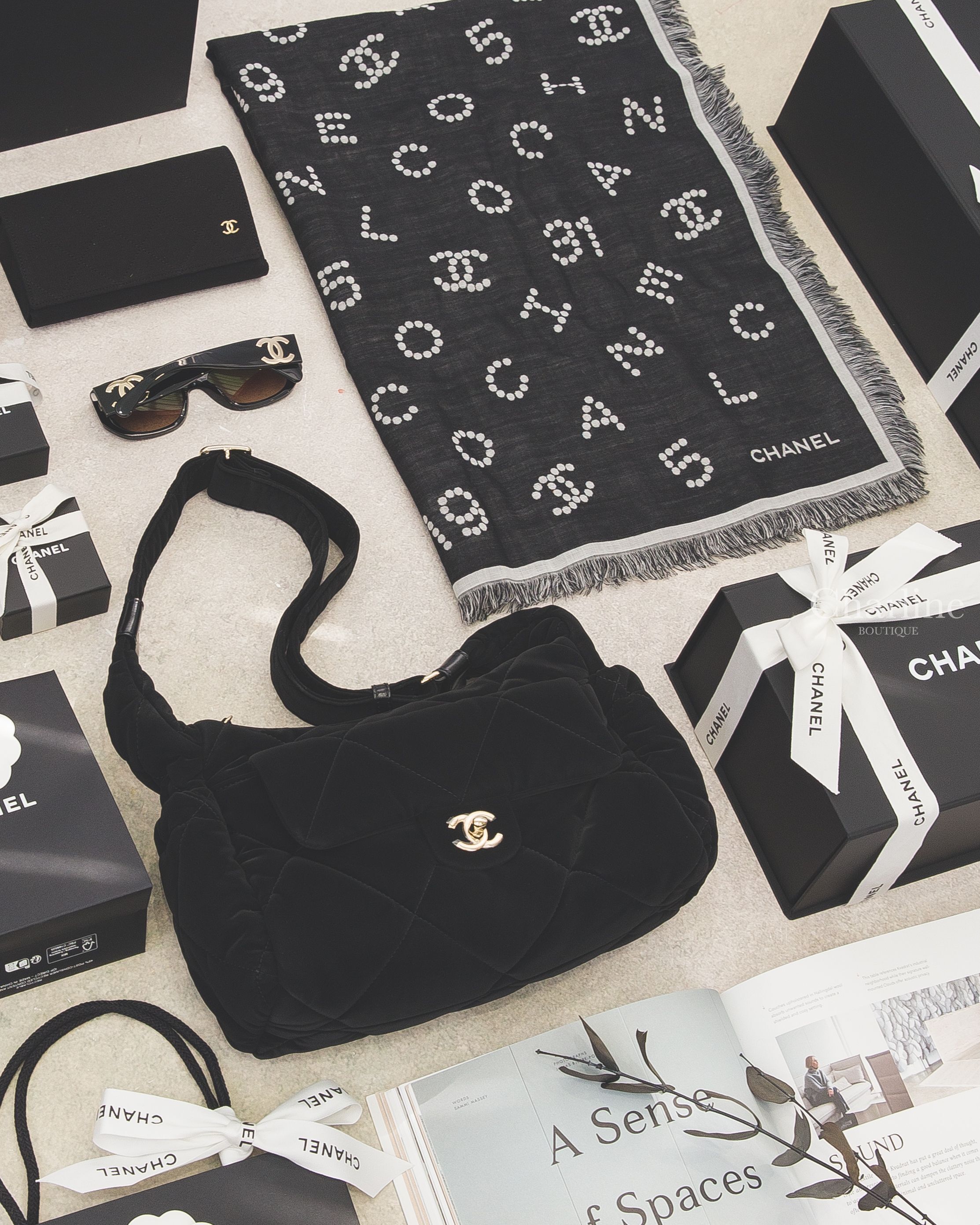 Chanel Large Bowling 黑色金CC大型絲絨大菱格紋肩背包,Chanel Square 黑色白色圓點字母CC線條滾邊羊毛流蘇披肩,Chanel 黑色方框咖啡色漸層鏡片側邊金色CC太陽眼鏡-Charline Boutique 精品代購