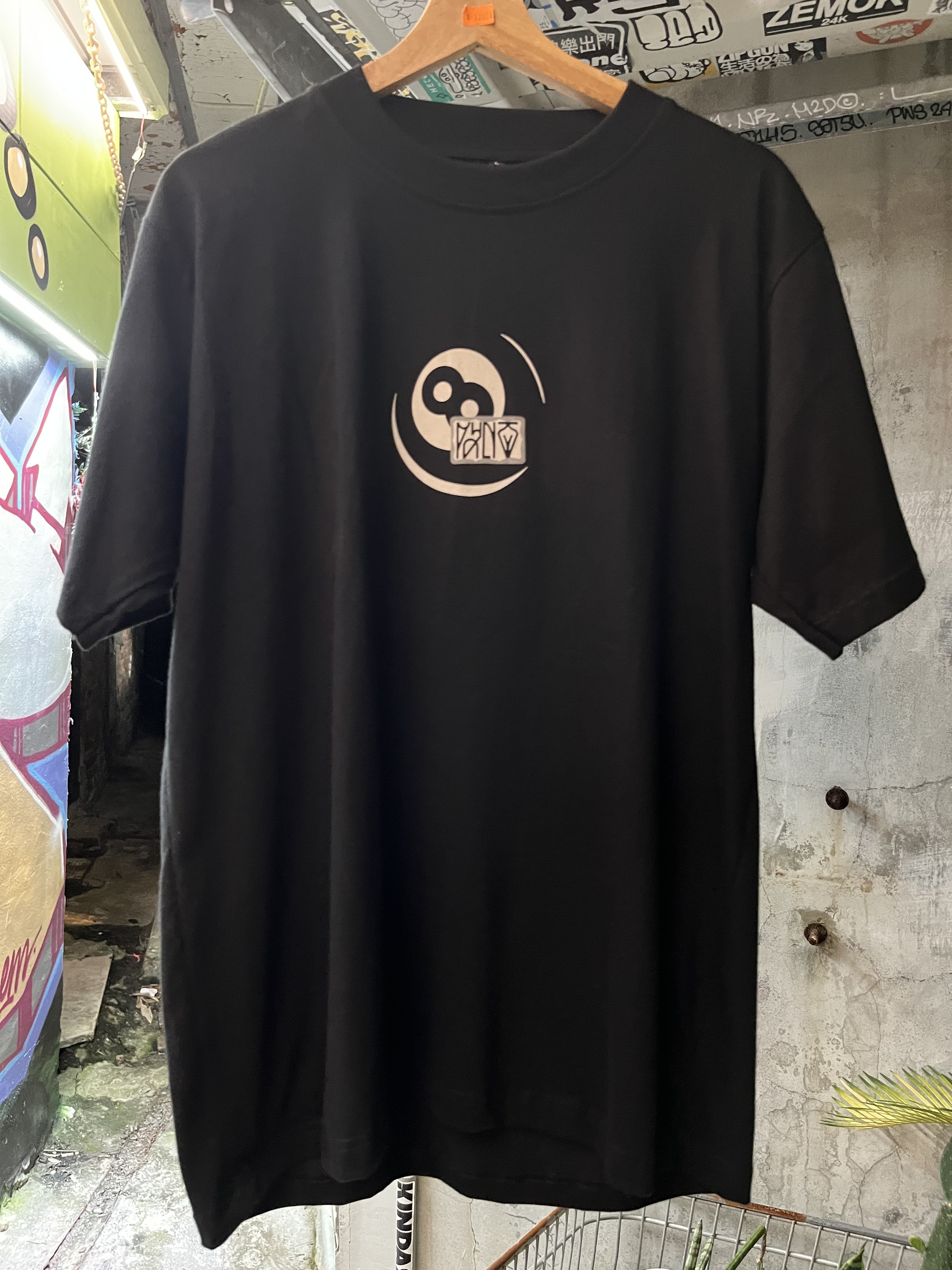 Aufer pyno 8ball black tee