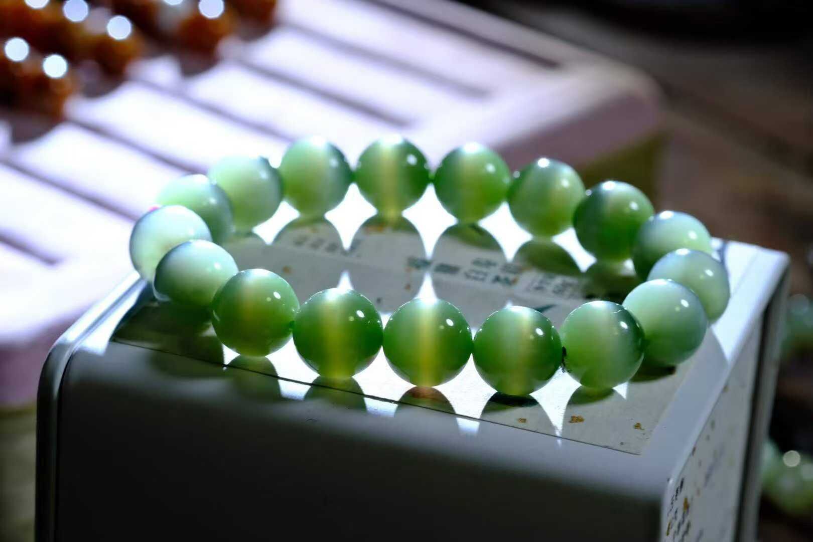 1023728 和田玉碧玉強貓眼手串 (12mm直徑)