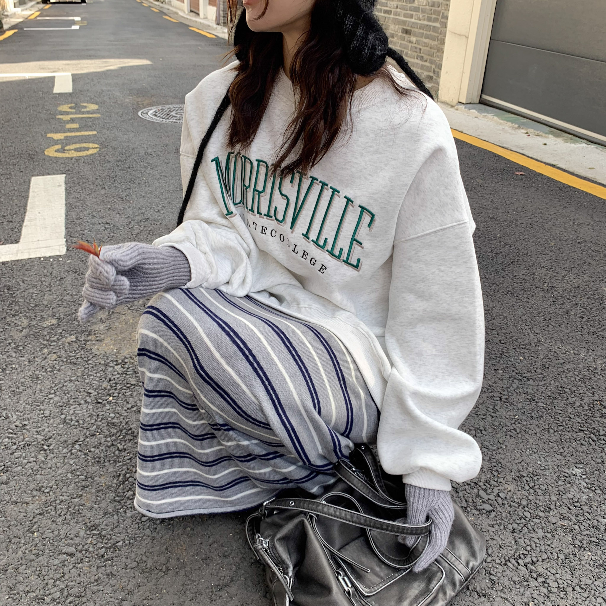 ISA_自帶男友安全感 刺繡撞色字母寬鬆大學TEE_51043