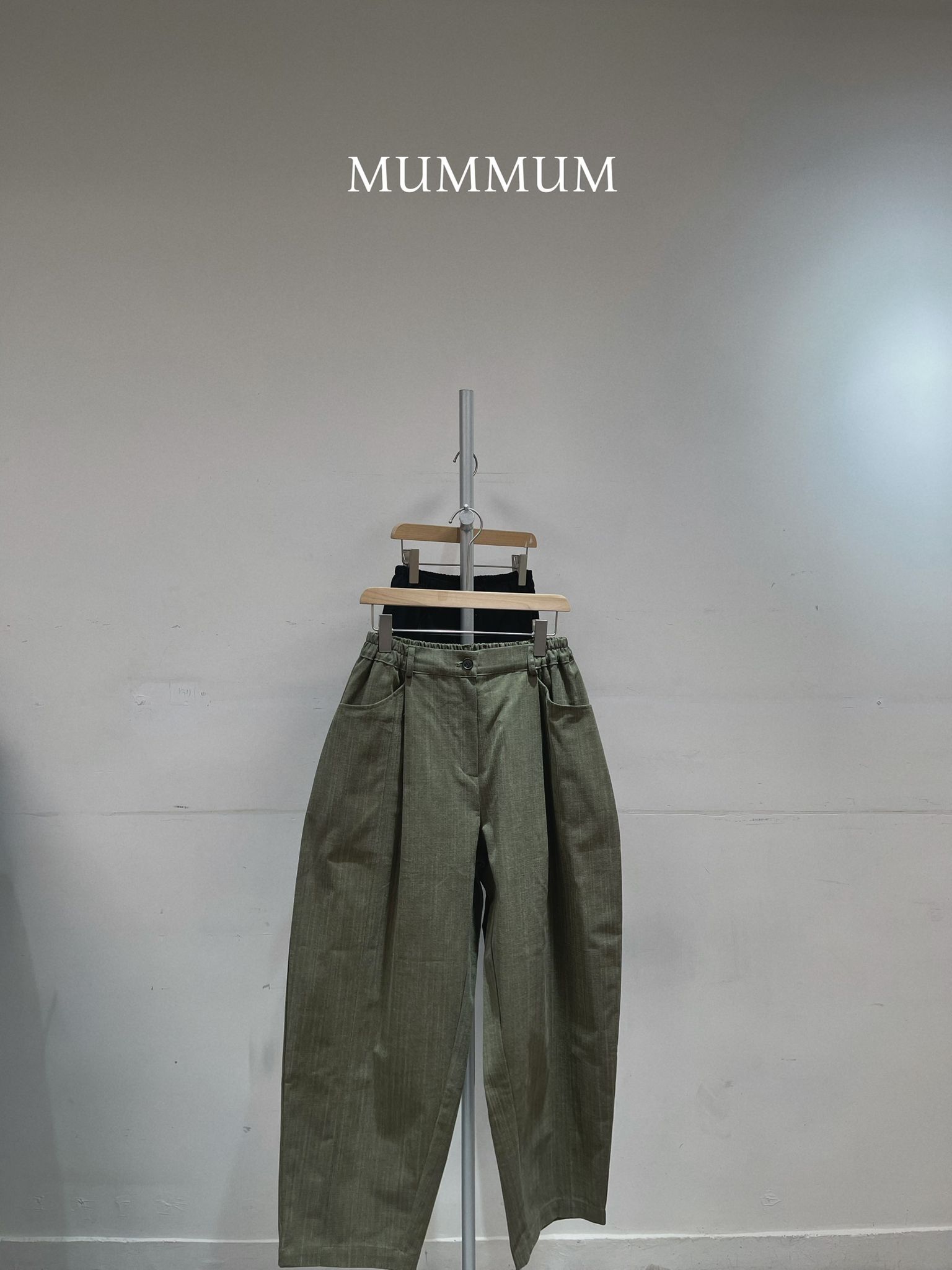 03603a/暗線休閒彎刀褲　28-40/46/39