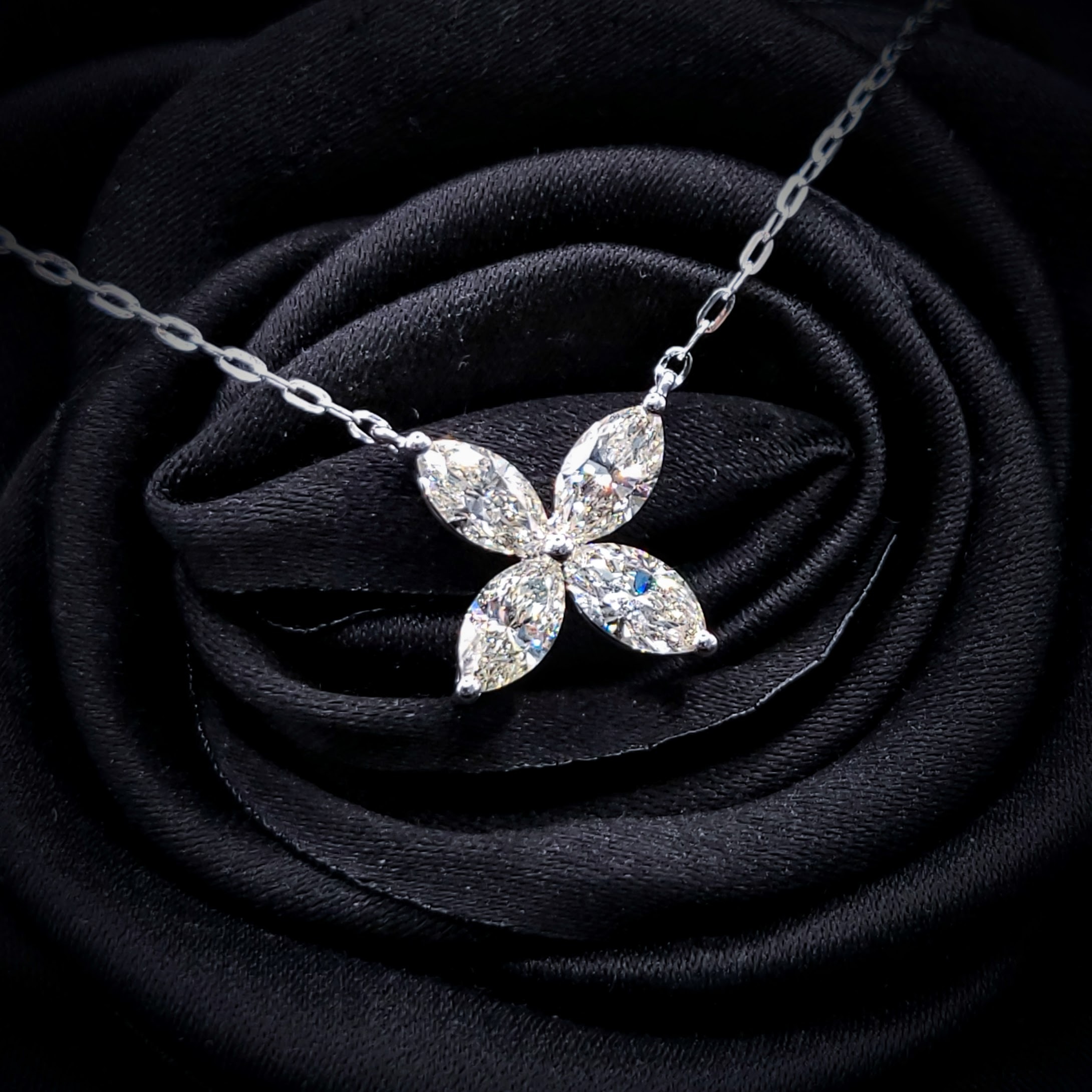 全新18K白金1卡67份鑽石頸鍊