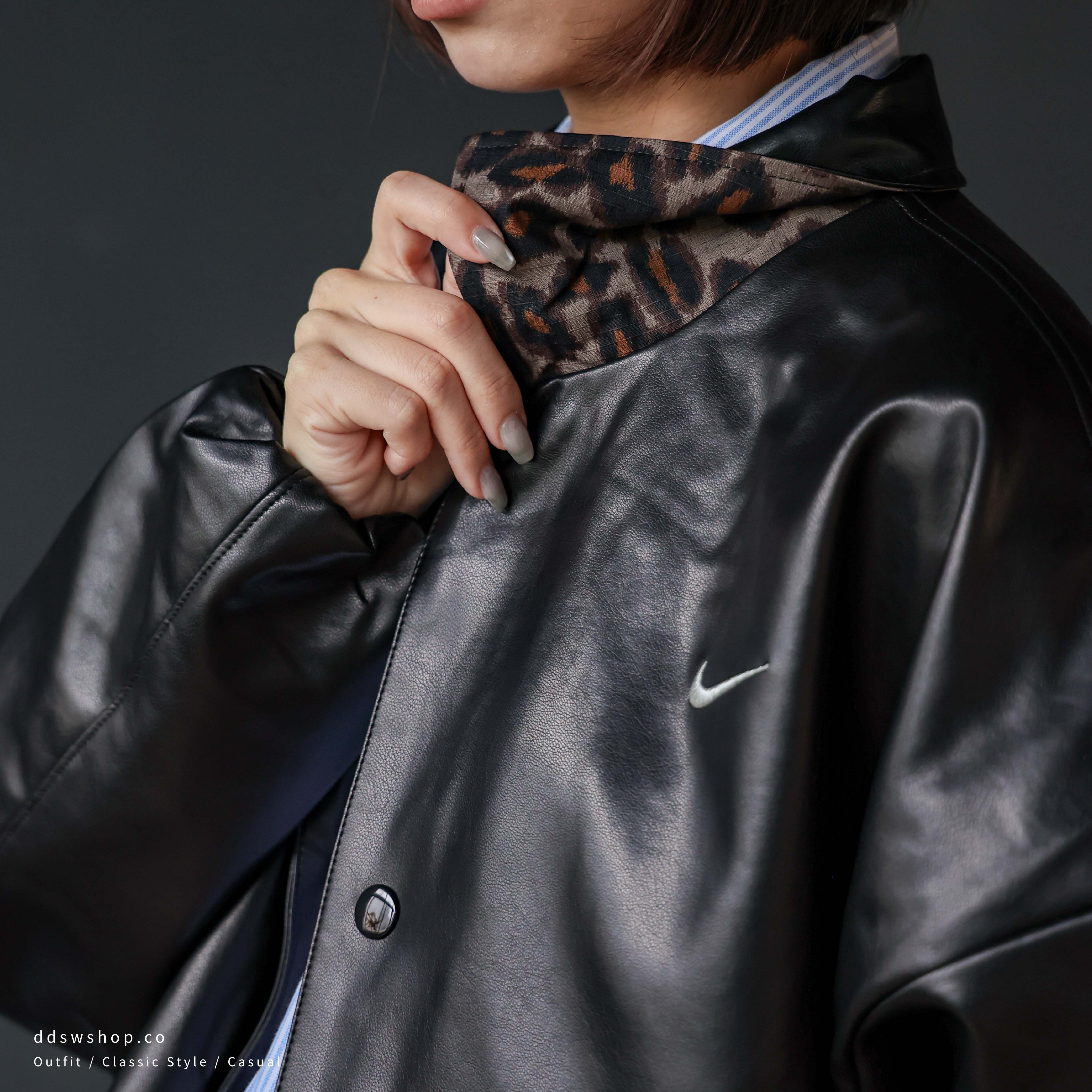 "代購" Nike Sportswear 豹紋領寬鬆皮外套皮衣 皮外套 女款