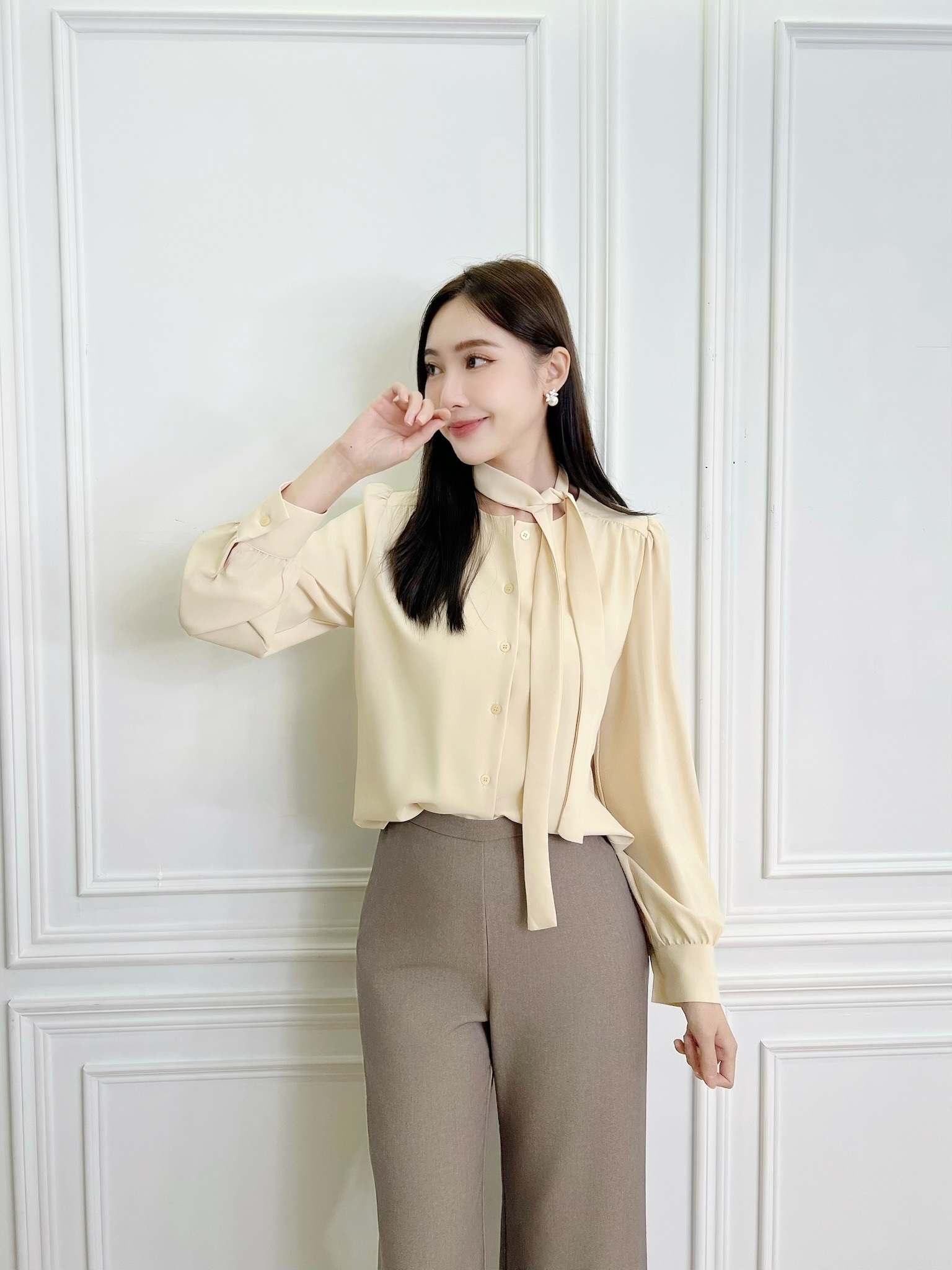 奶油黃領巾上衣