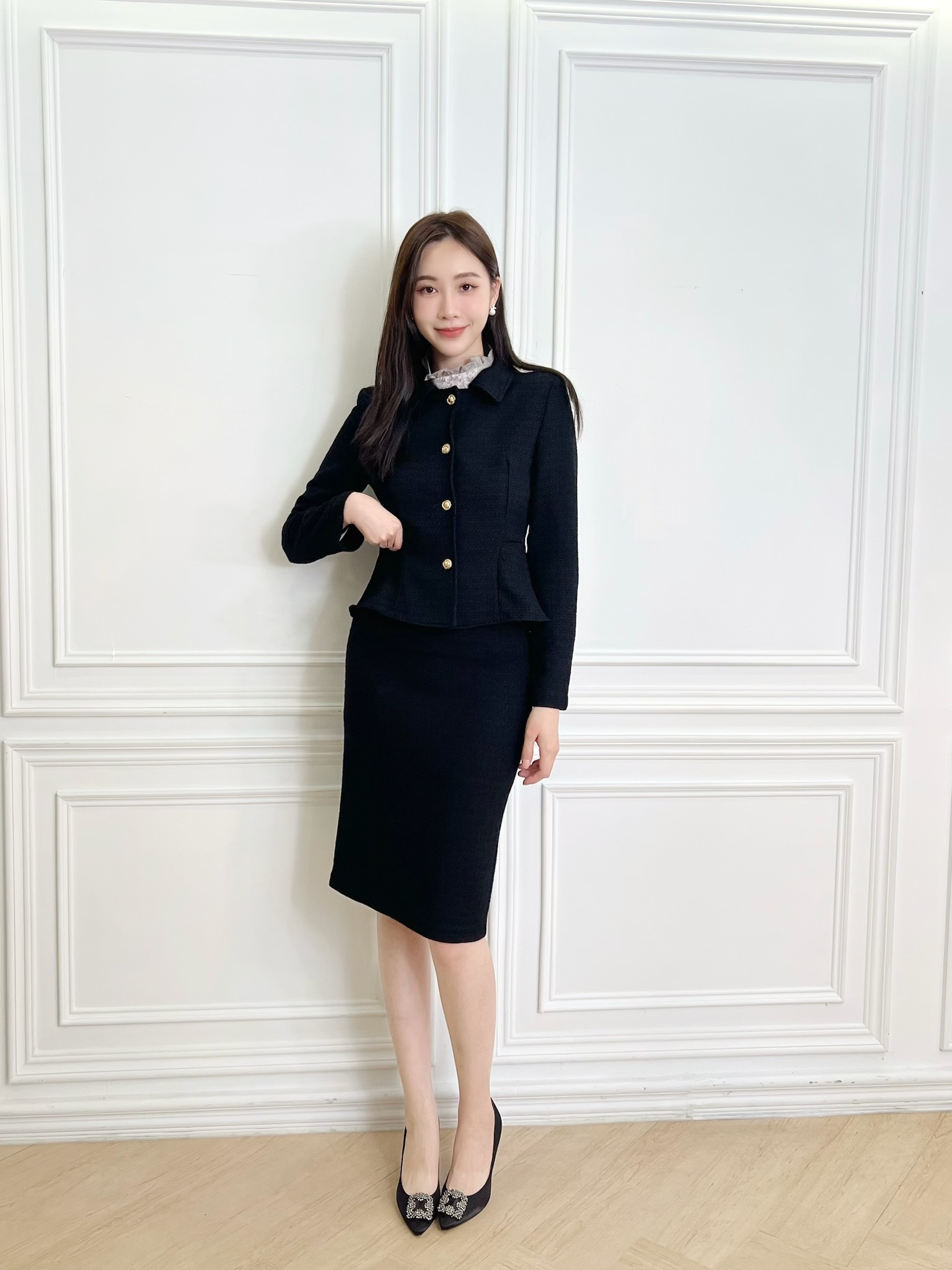 細緻金釦荷葉腰身窄裙套裝