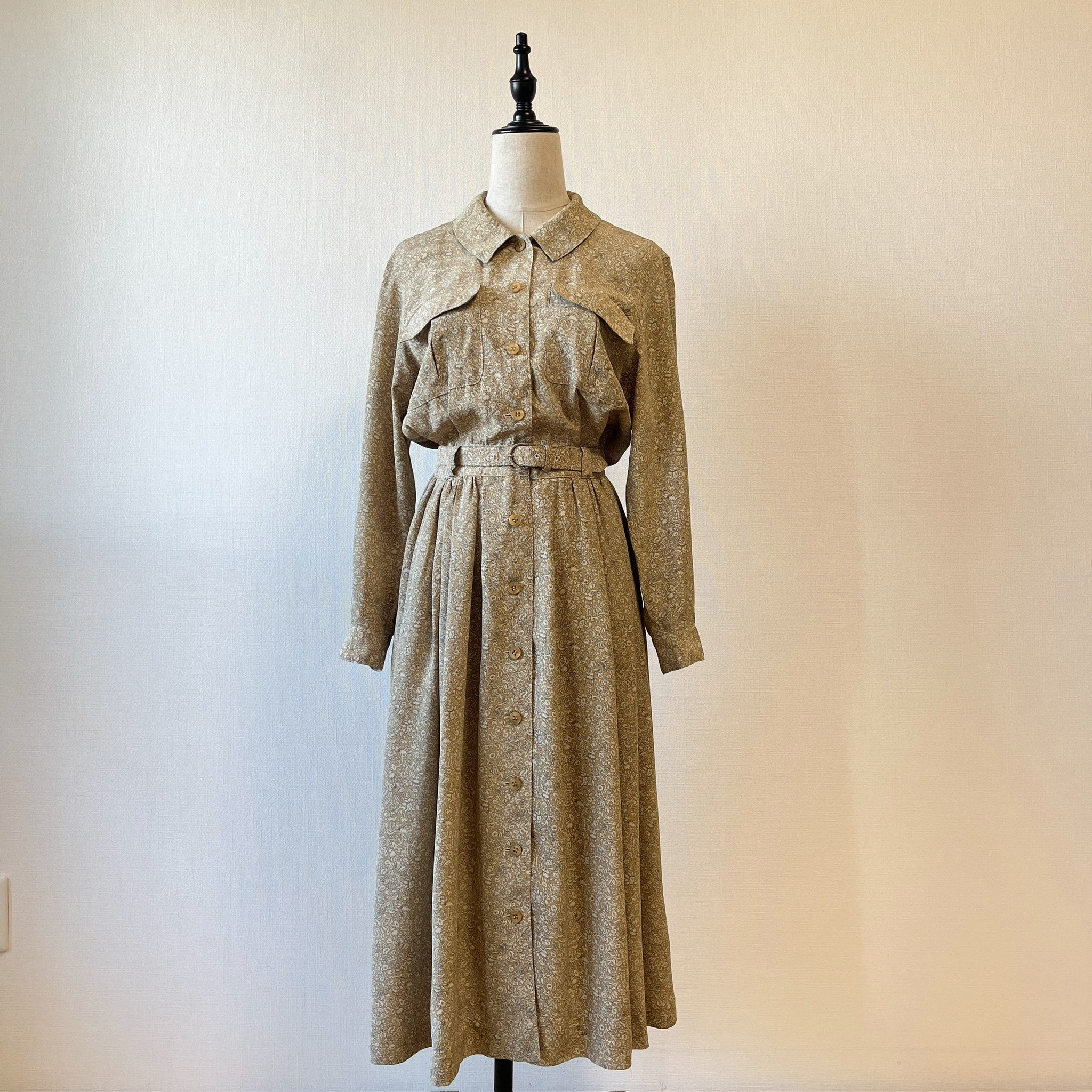 柔和杏色花蔓古著連身裙