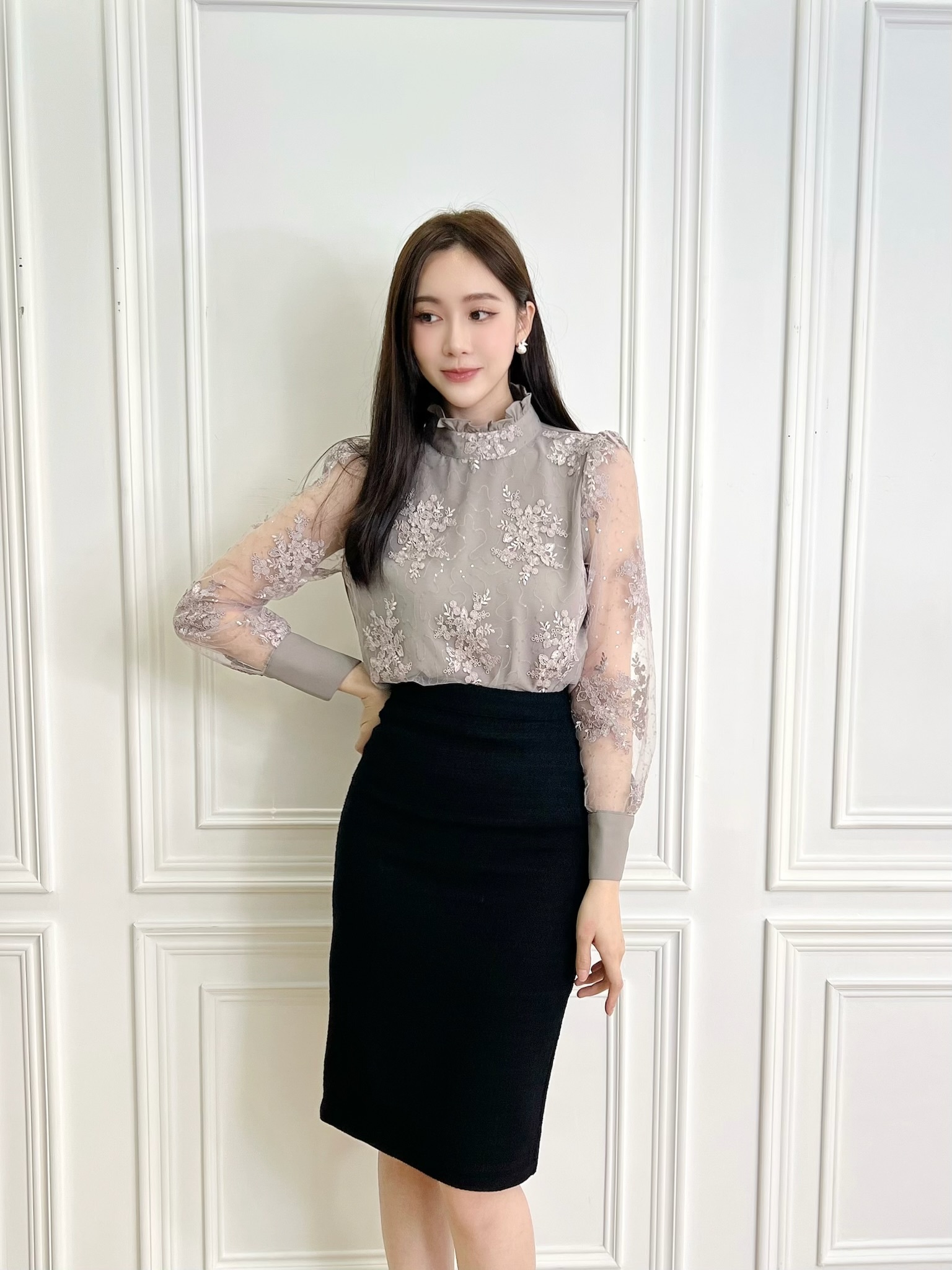 (絕美必收) 袖透膚蕾絲亮片上衣