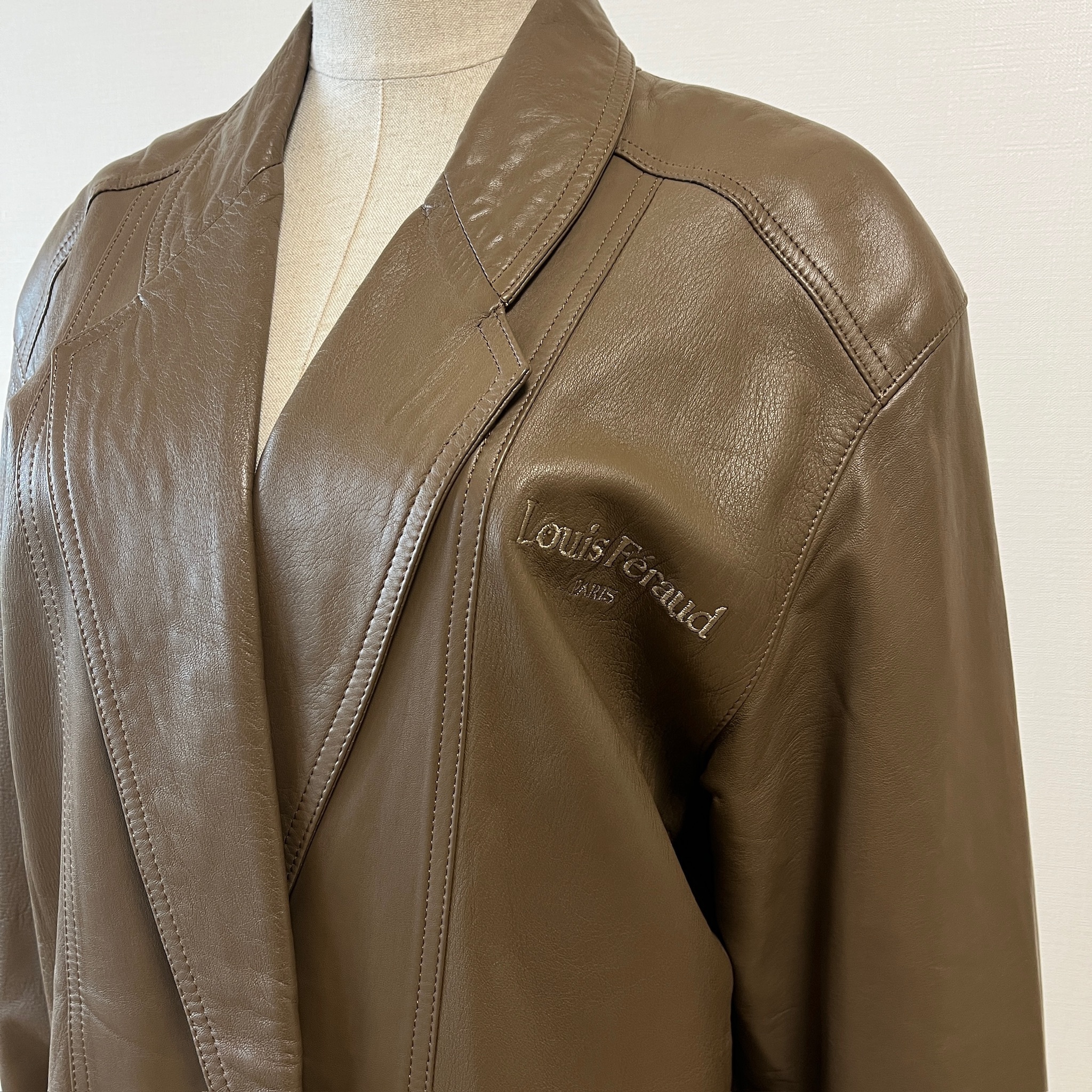 Louis Féraud 淺啡色長身皮褸