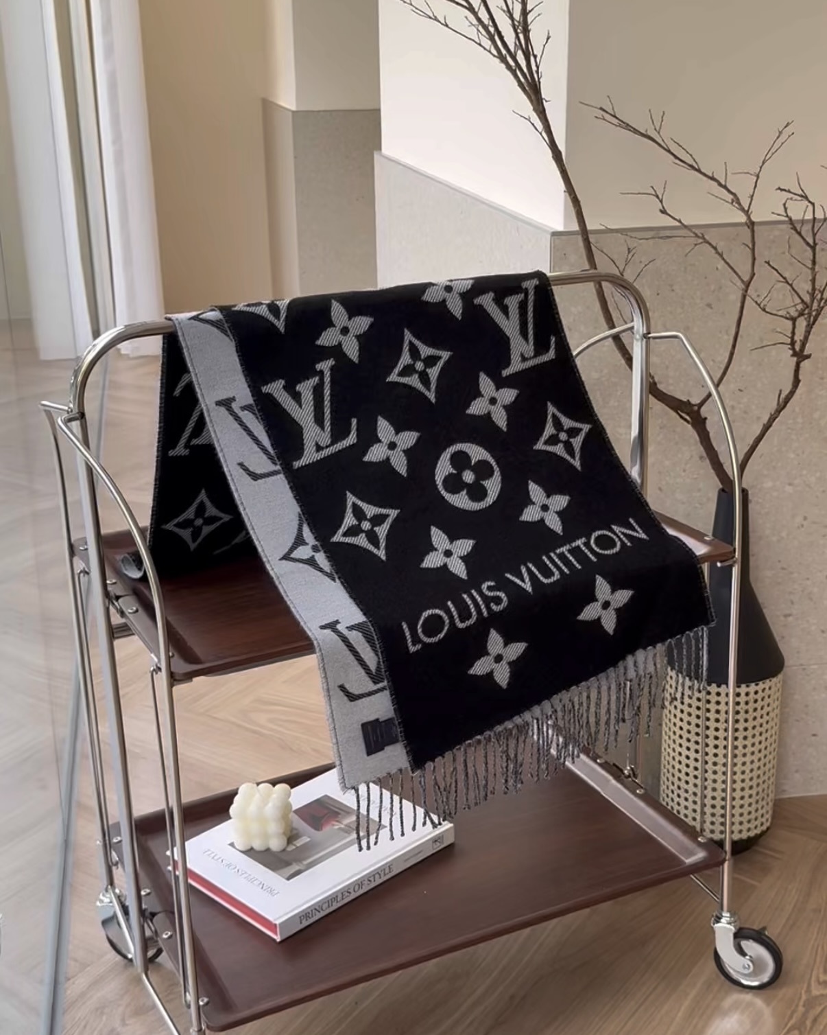 LV｜ESSENTIAL 雙面圍巾 黑灰色 M77853