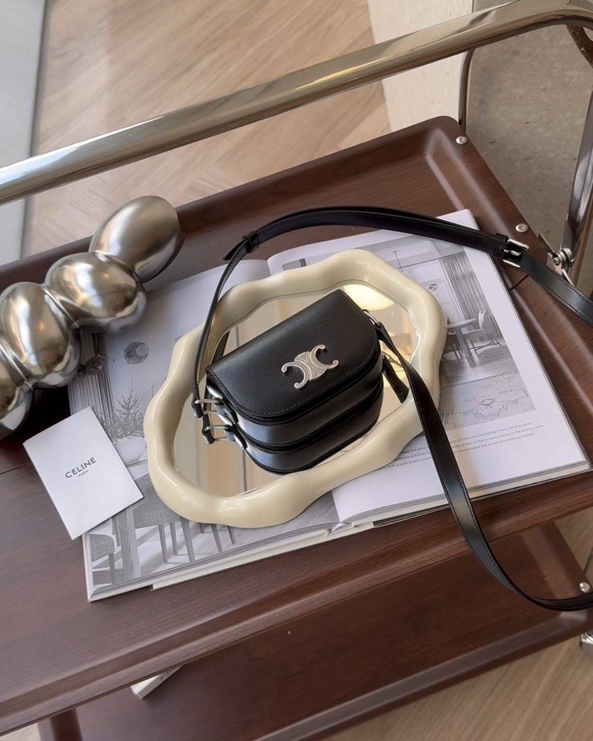 CELINE｜凱旋門小牛皮迷你斜跨包 黑色