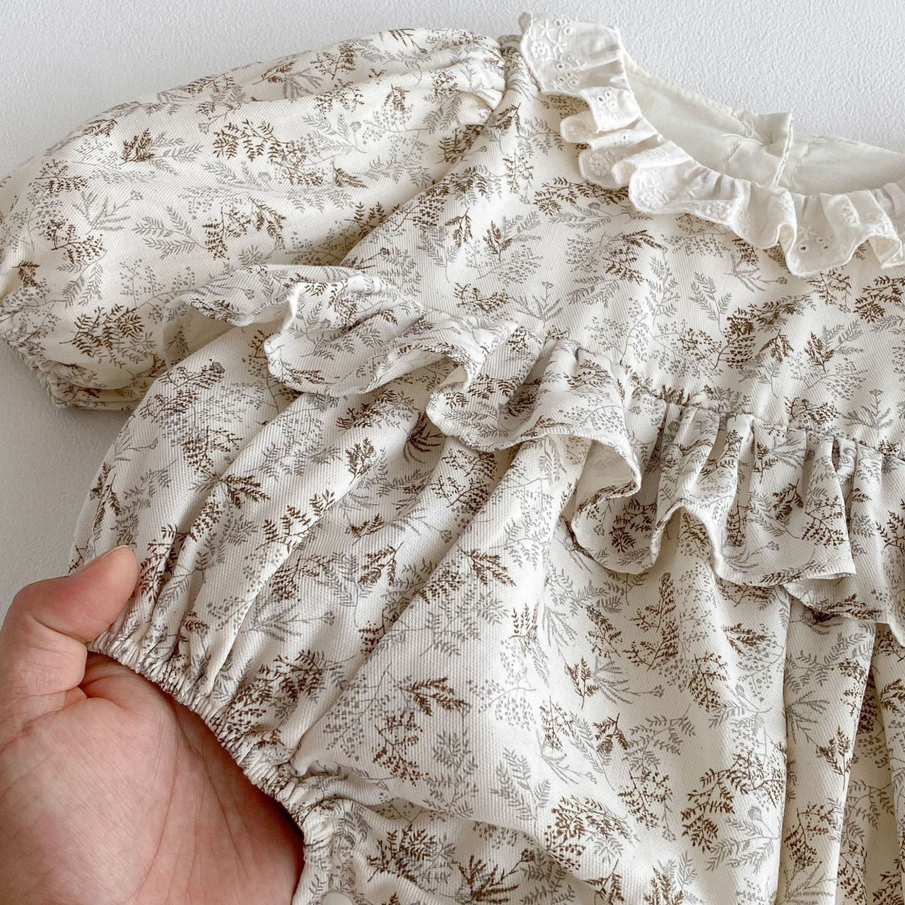 緹花領碎花包屁衣