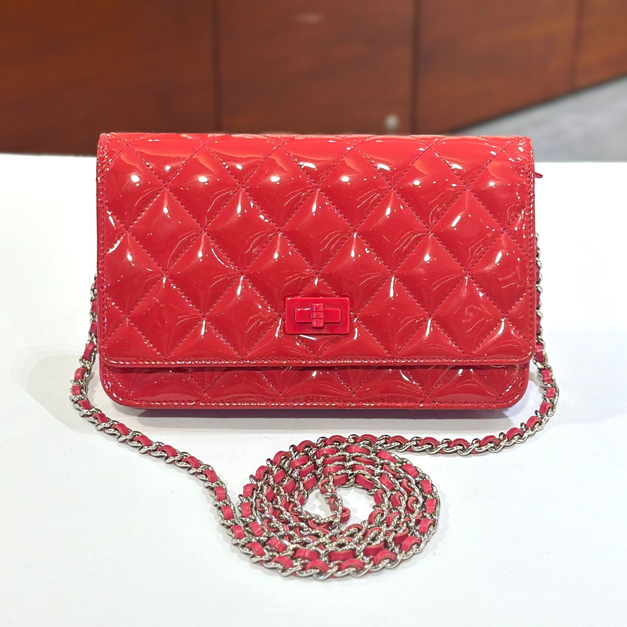 本周特價!!! 95%NEW二手CHANEL WOC 桃紅色漆皮菱格紋 2.55銀鏈 #香榭站正品