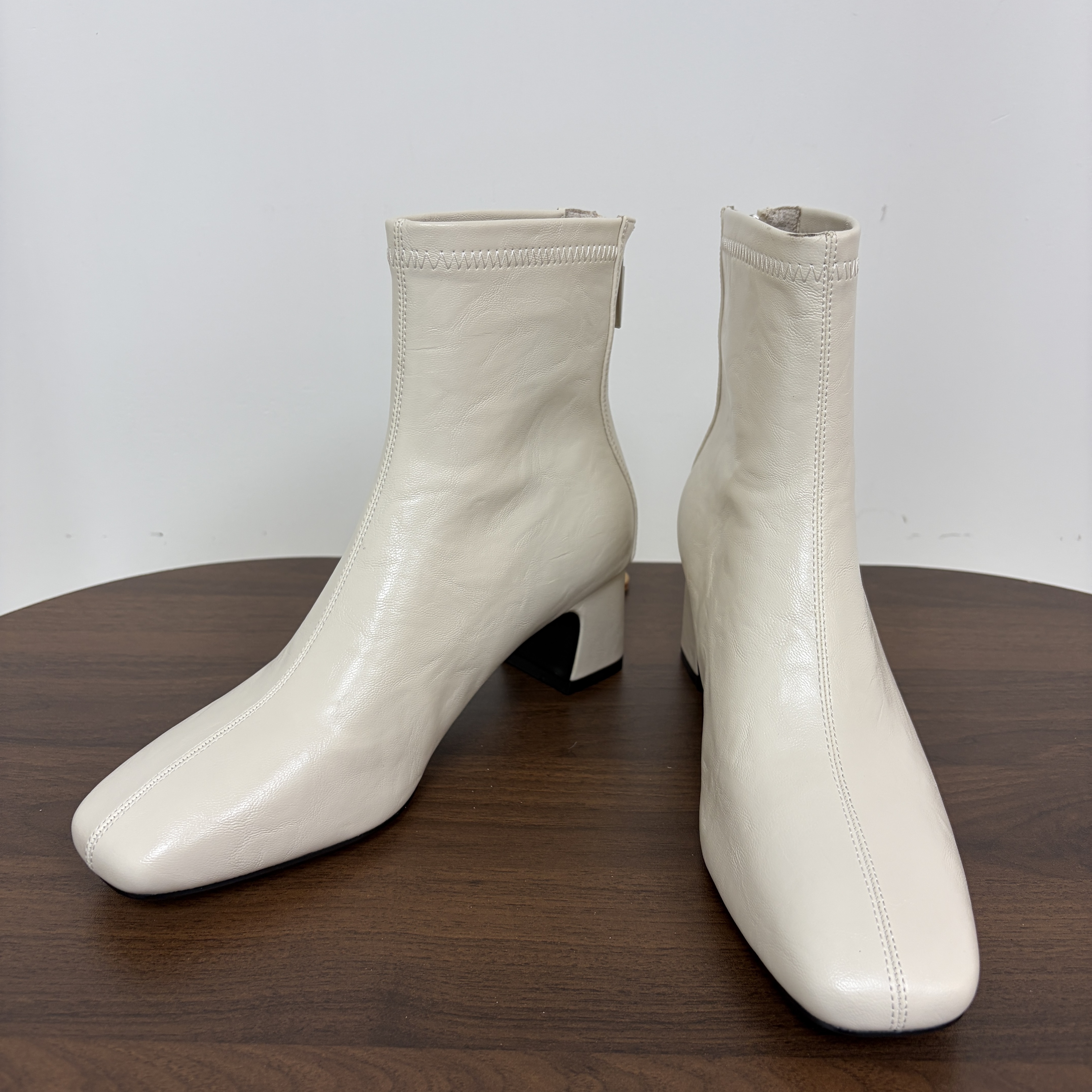 【Hoi2推介】直骨軟皮後拉鏈短靴