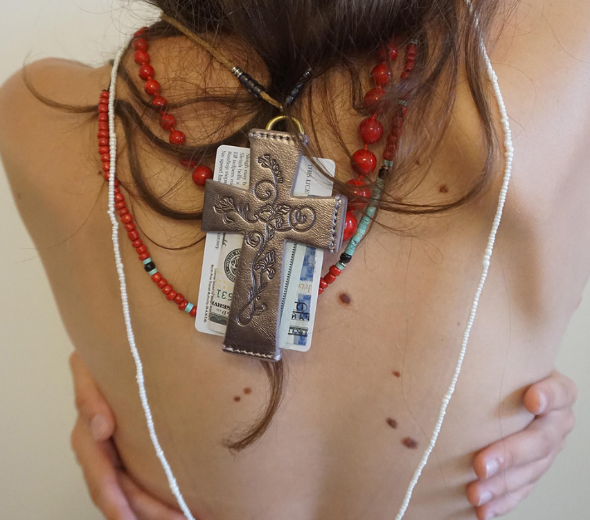 SCULPTOR Cross Strap Layered Wallet Metal 十字架皮革卡夾 卡夾 掛鍊 項鍊 Cortis馬丁同款 Aespa Winter同款 金冬天 (3色)