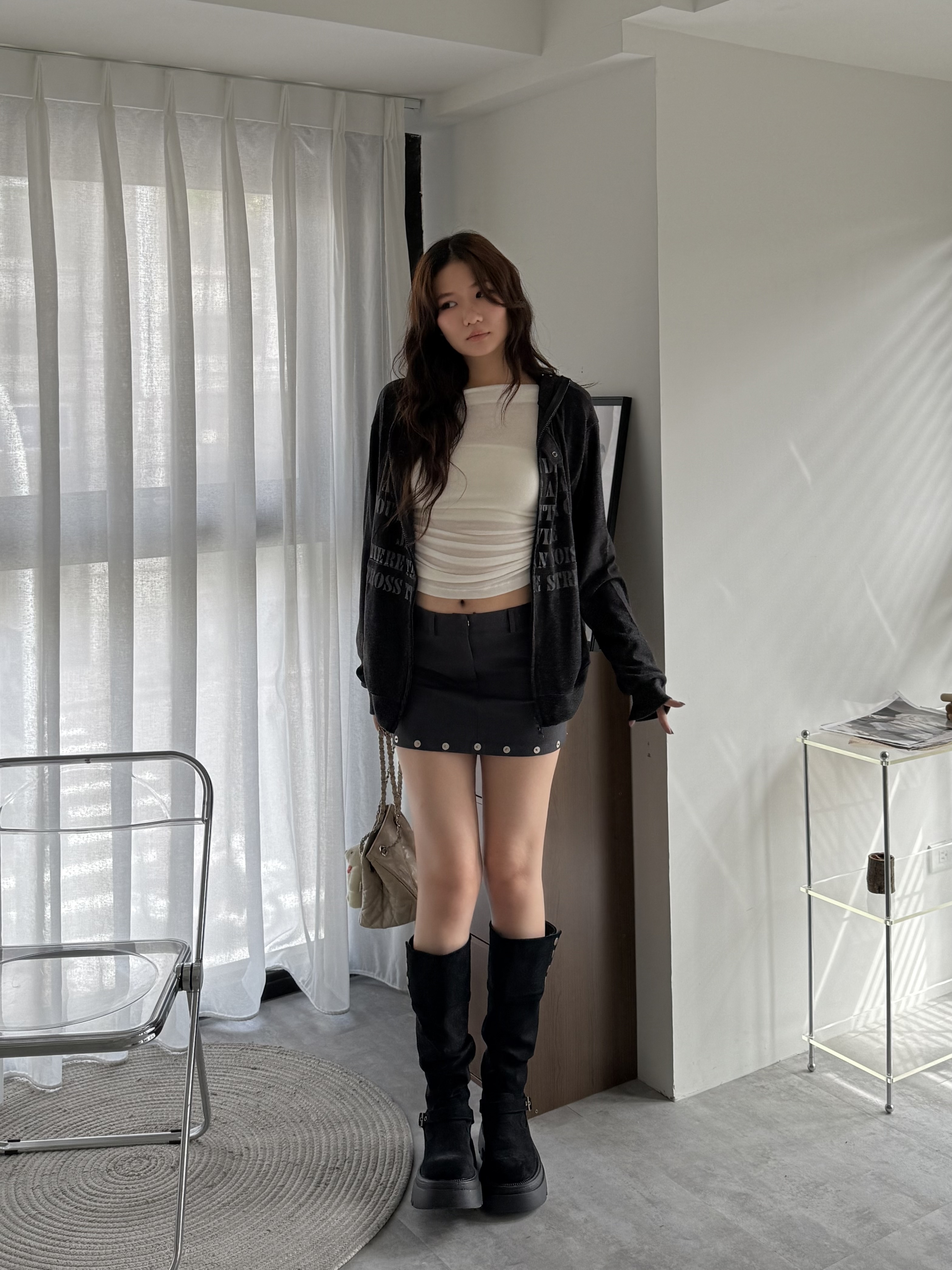 Q22/金屬滾邊低腰辣西裝裙