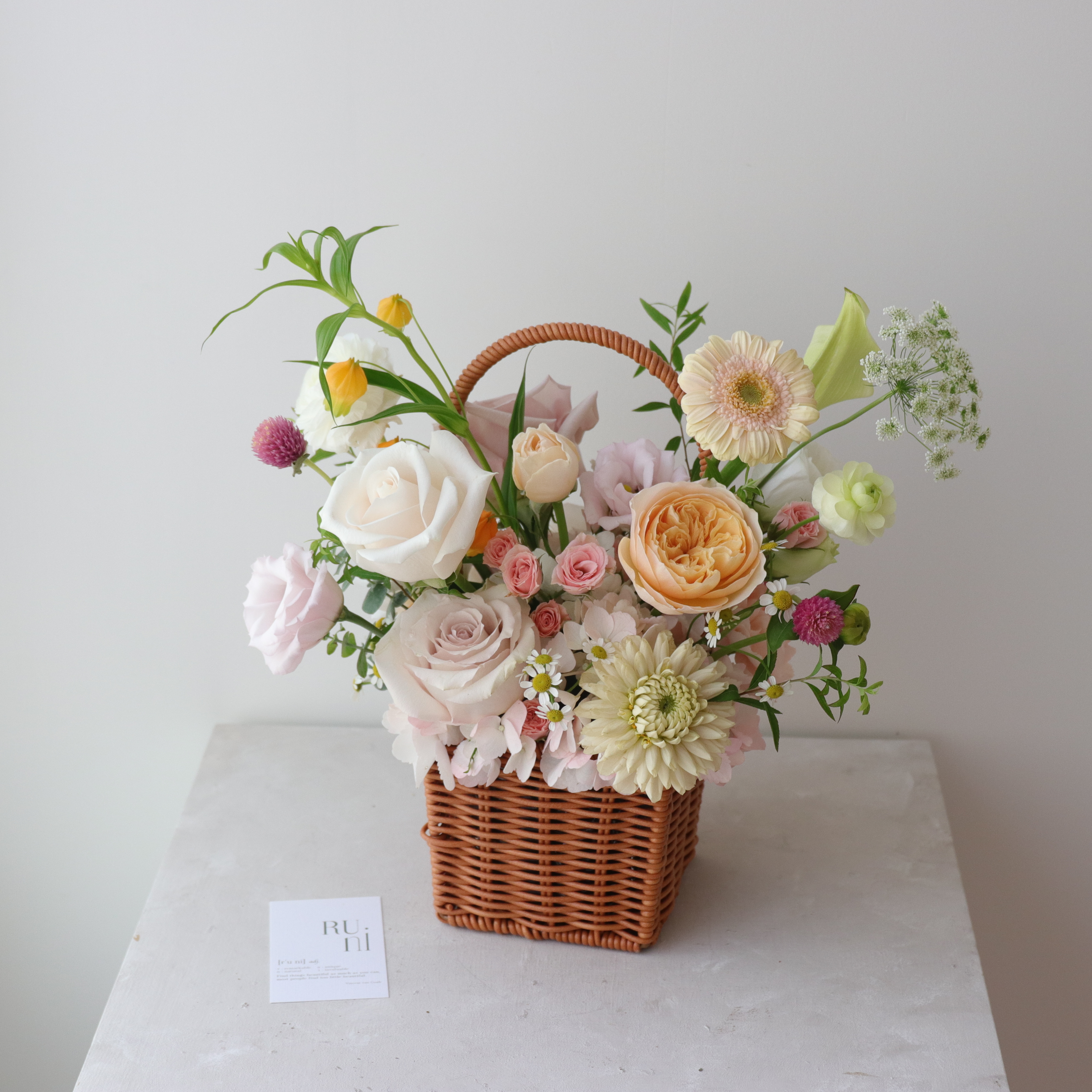 淡緋泡泡 -淡粉色點綴橘系鮮花花籃