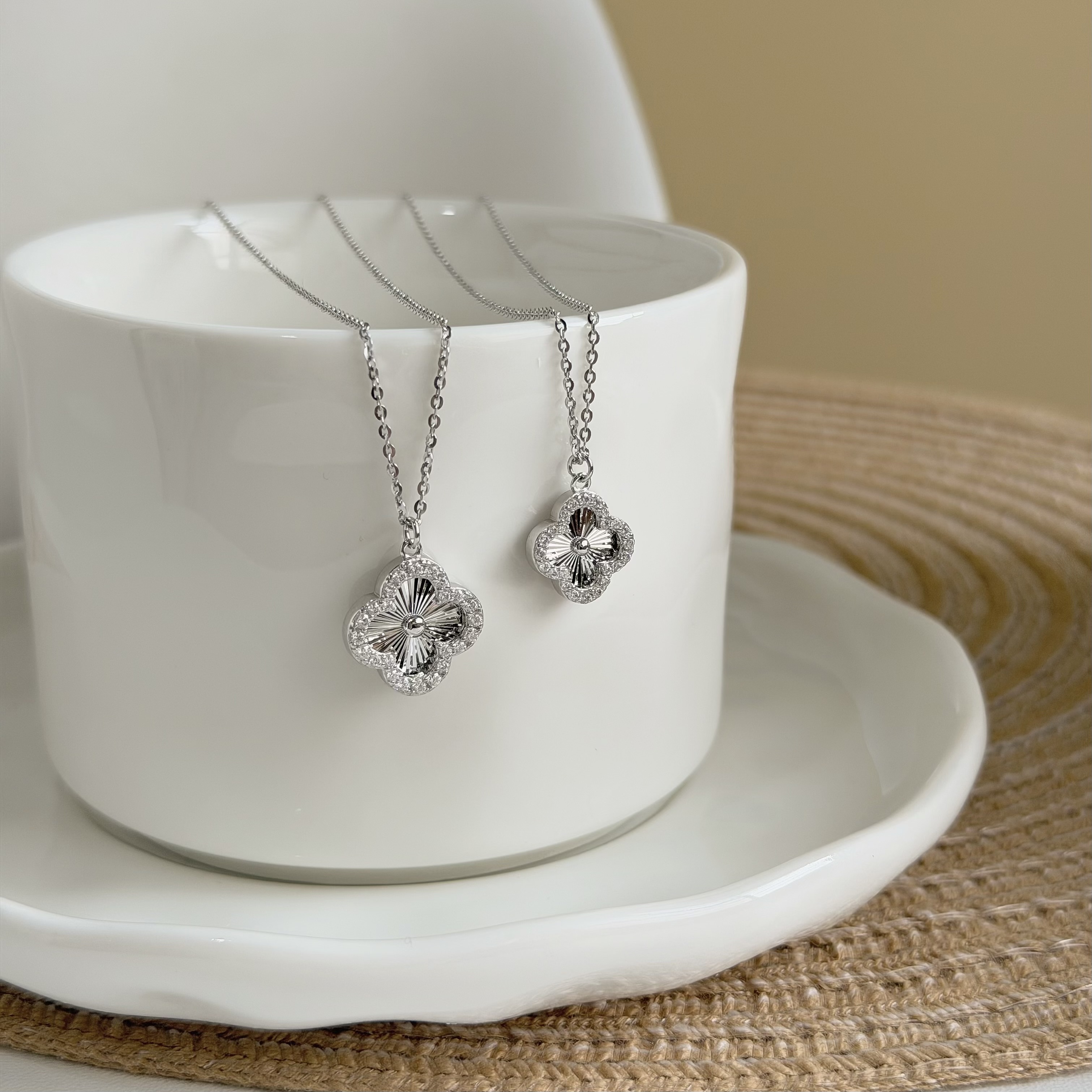 Y291【輕奢】排鑽切割雙面四葉草純銀鎖骨鏈