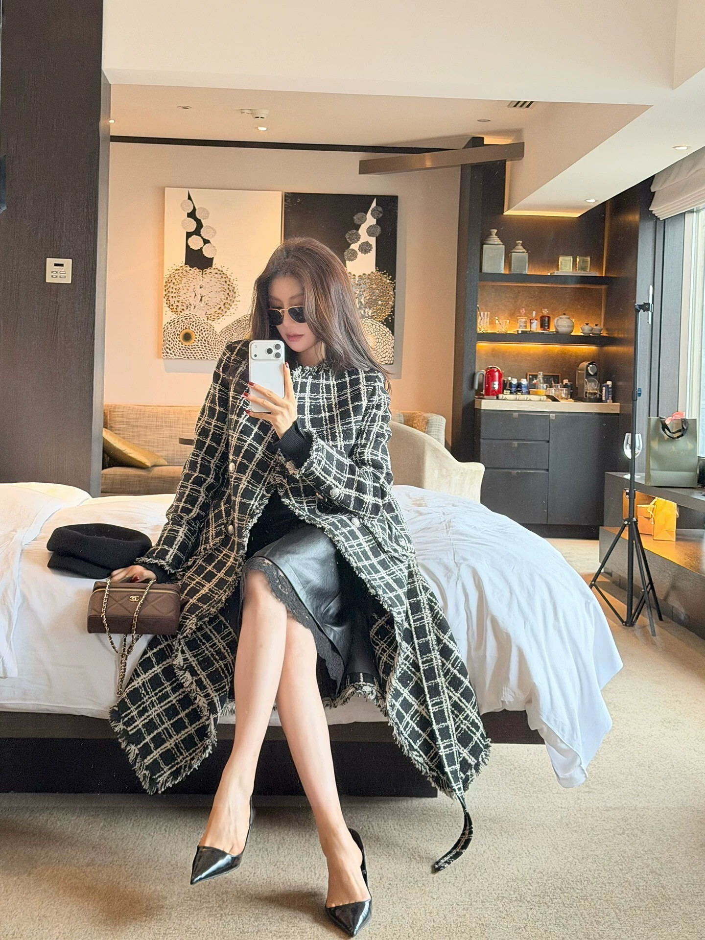 經典黑白格紋圓領排釦小香長版大衣外套-S-L (Elegant & Love)