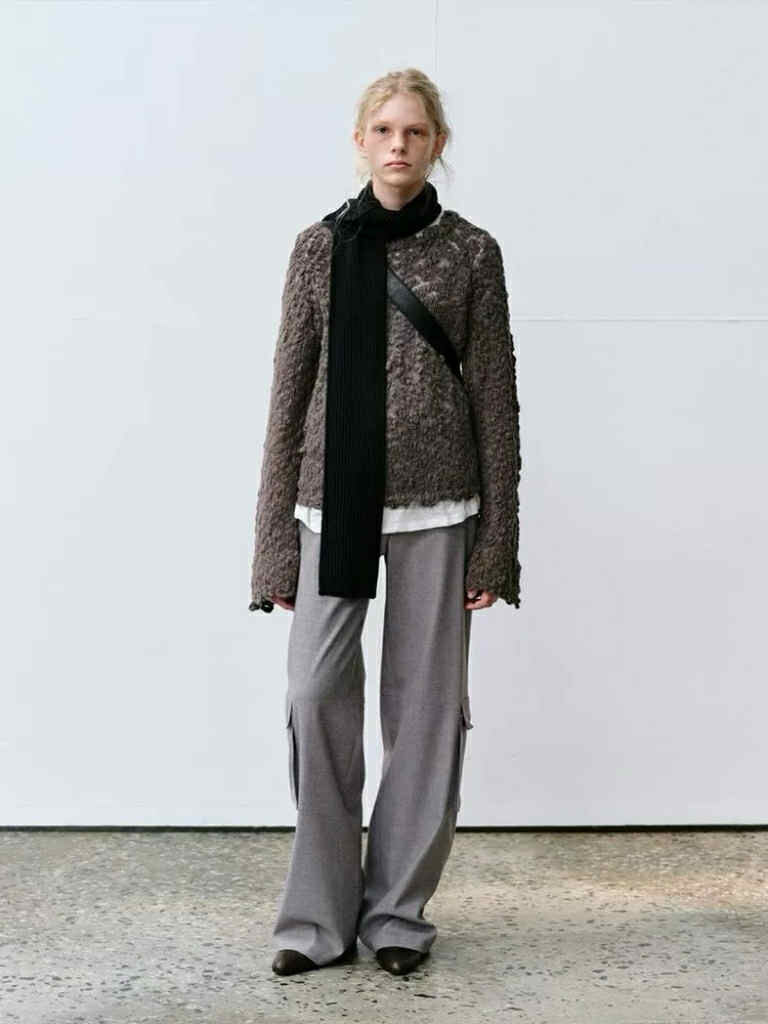 QC34 羊駝毛小結球勾花鏤空針織上衣