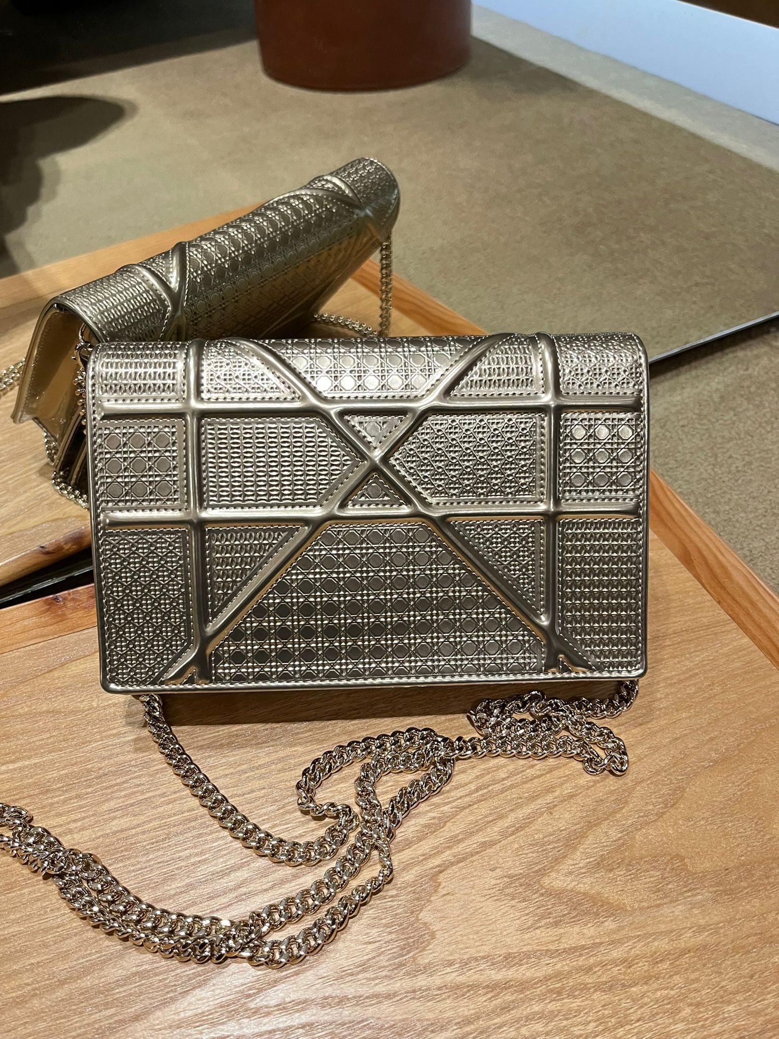 Dior metallic patent micro cannage bag 金色 閒置品