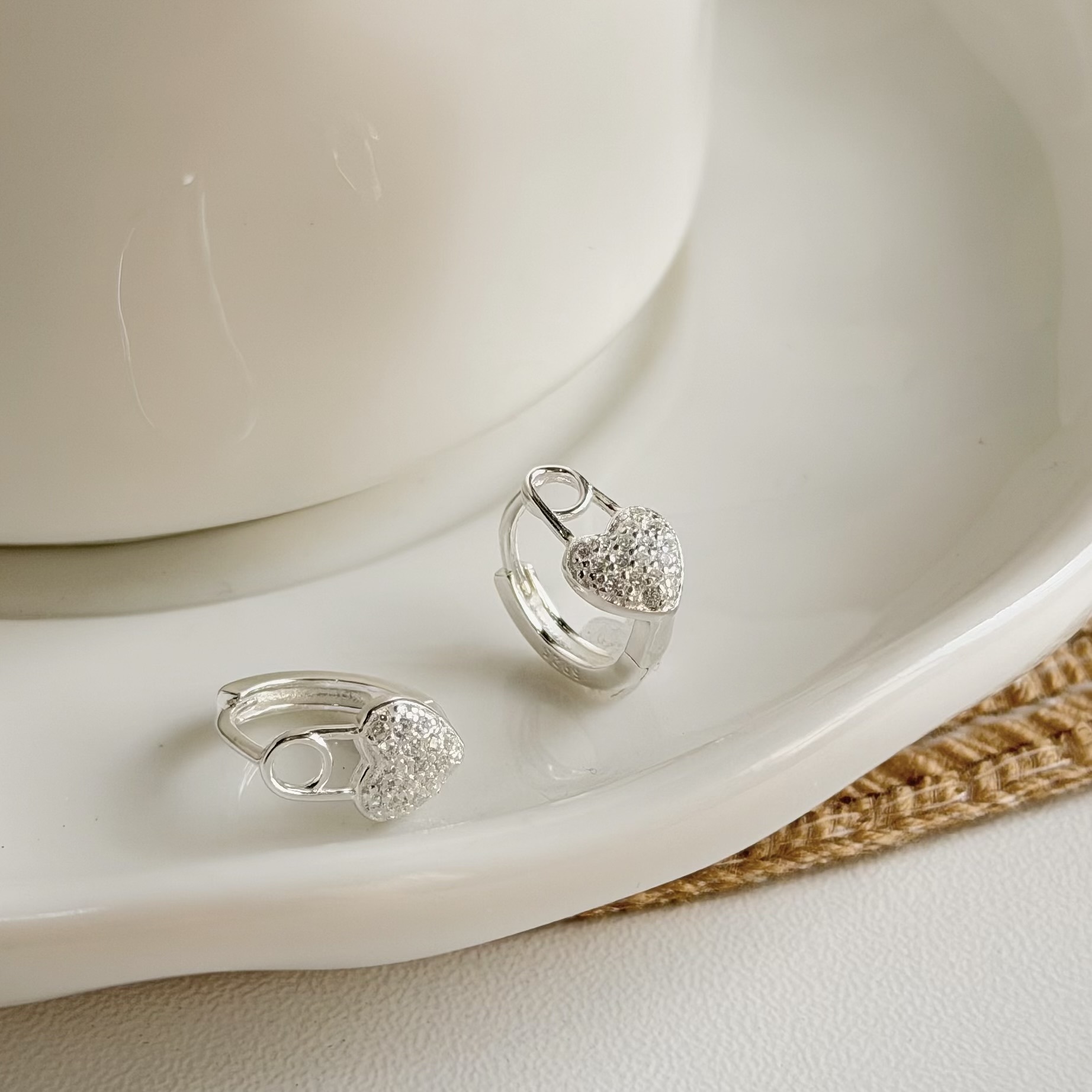 Y356滿鑽愛心別針純銀易扣