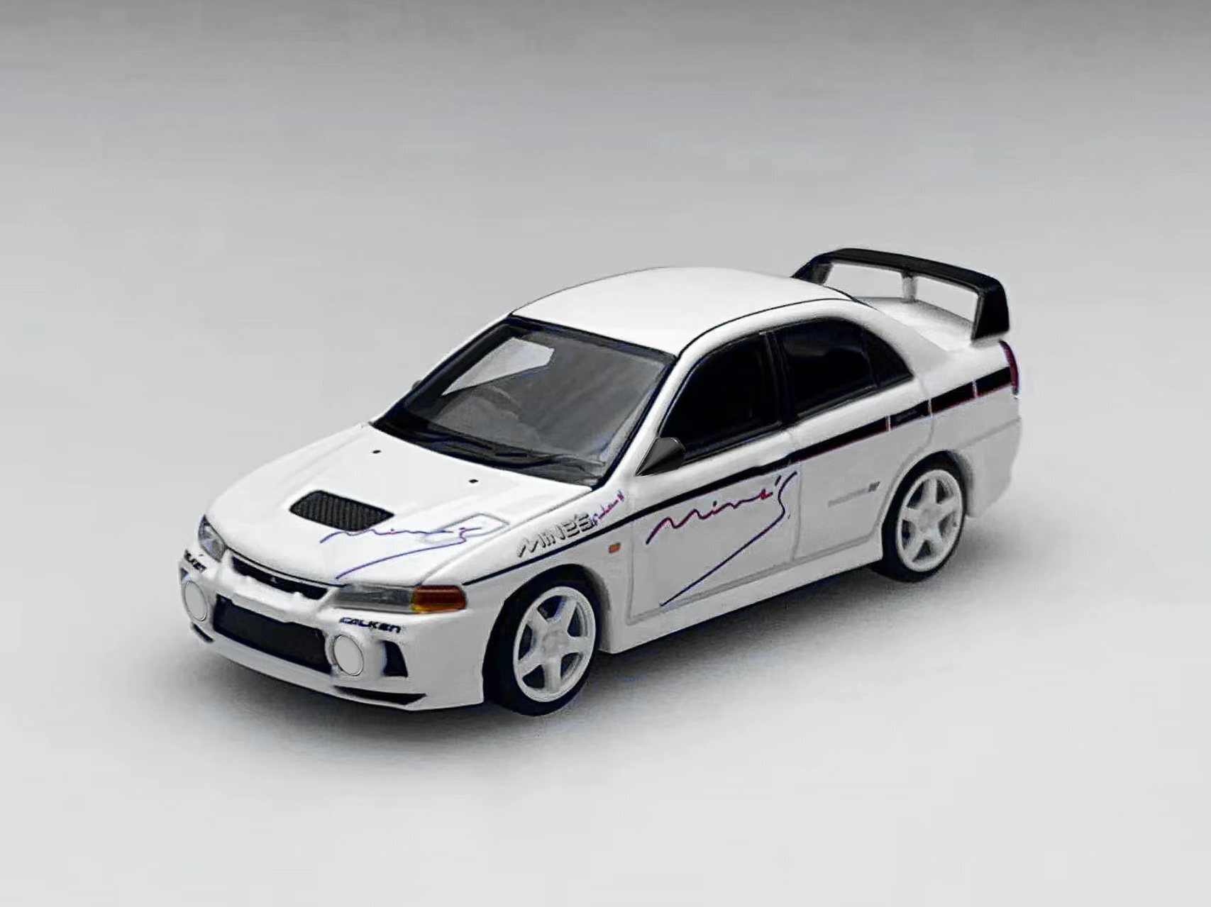 PO-$140 * MOTORHELIX * 1:64 MITSUBISHI LANCER EVOLUTION IV GSR WHITE MINE'S LIVERY