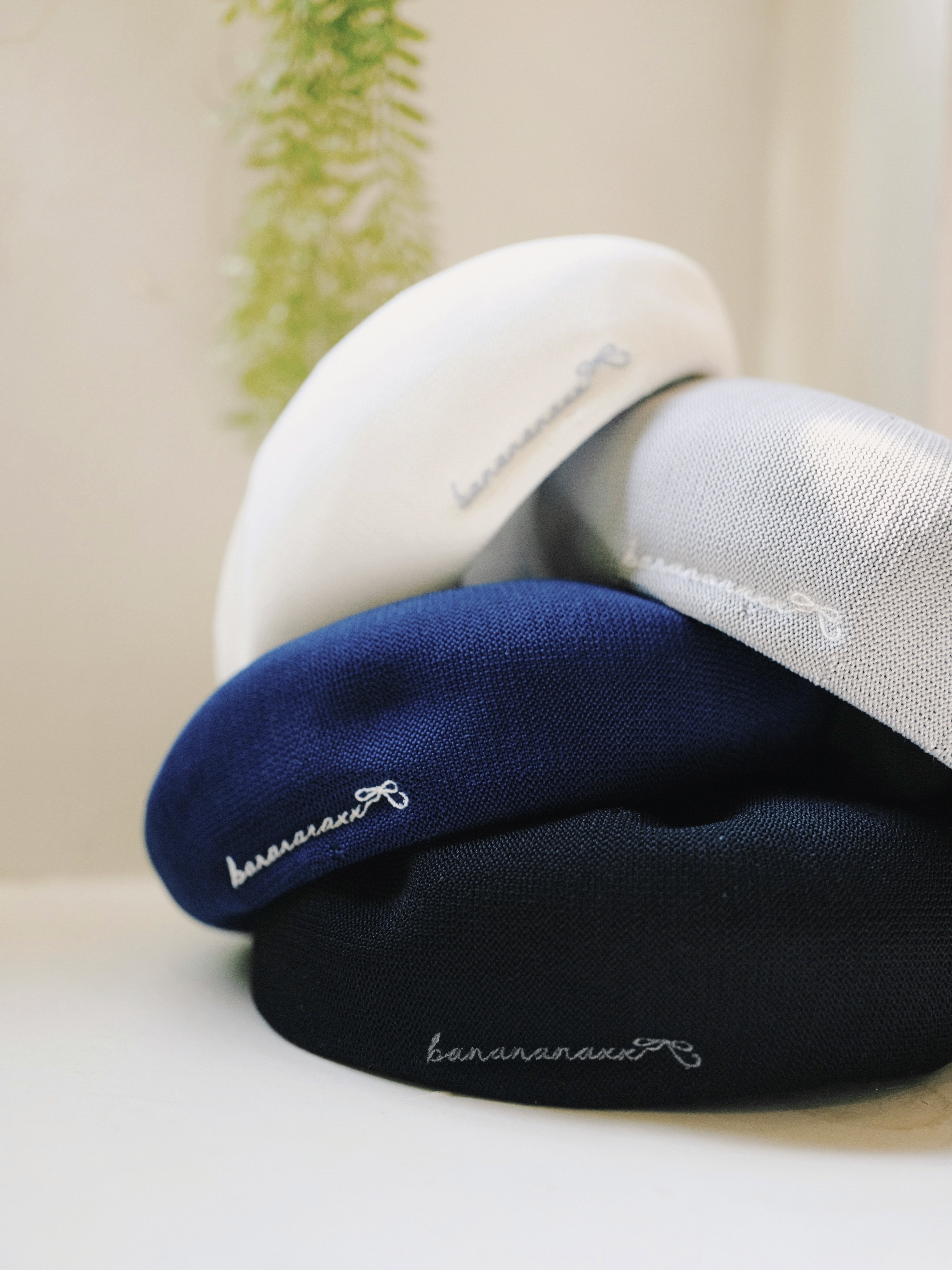 四色 / 拼色刺繡針織畫家帽 / Embroidered Color-Block Knit Beret